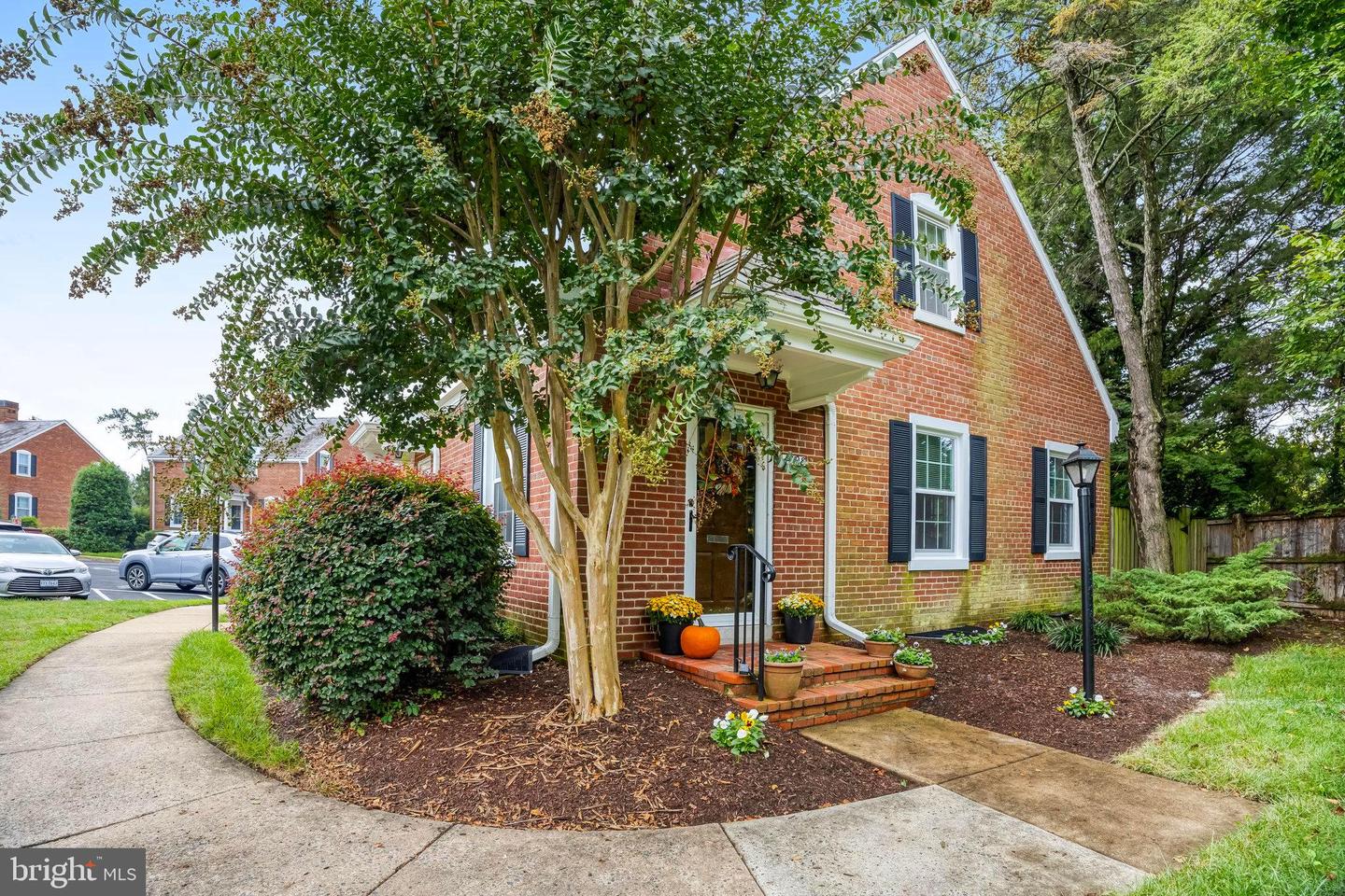 4698 36TH ST S #A, ARLINGTON, Virginia 22206, 1 Bedroom Bedrooms, ,2 BathroomsBathrooms,Residential,For sale,4698 36TH ST S #A,VAAR2064176 MLS # VAAR2064176