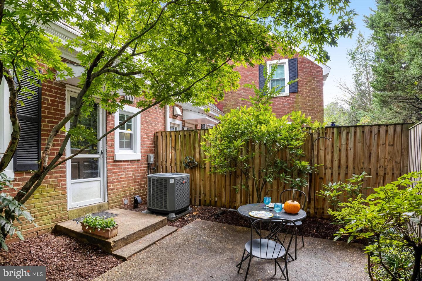 4698 36TH ST S #A, ARLINGTON, Virginia 22206, 1 Bedroom Bedrooms, ,2 BathroomsBathrooms,Residential,For sale,4698 36TH ST S #A,VAAR2064176 MLS # VAAR2064176