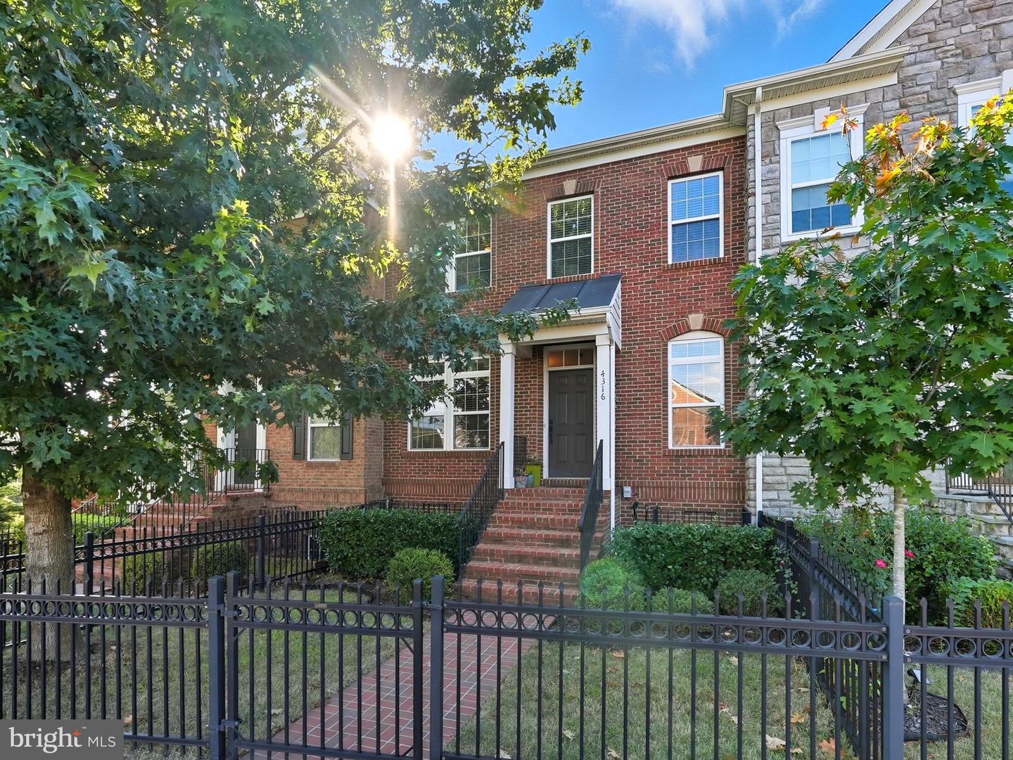 4316 CHAIN BRIDGE RD, FAIRFAX, Virginia 22030, 3 Bedrooms Bedrooms, ,3 BathroomsBathrooms,Residential,For sale,4316 CHAIN BRIDGE RD,VAFC2007092 MLS # VAFC2007092