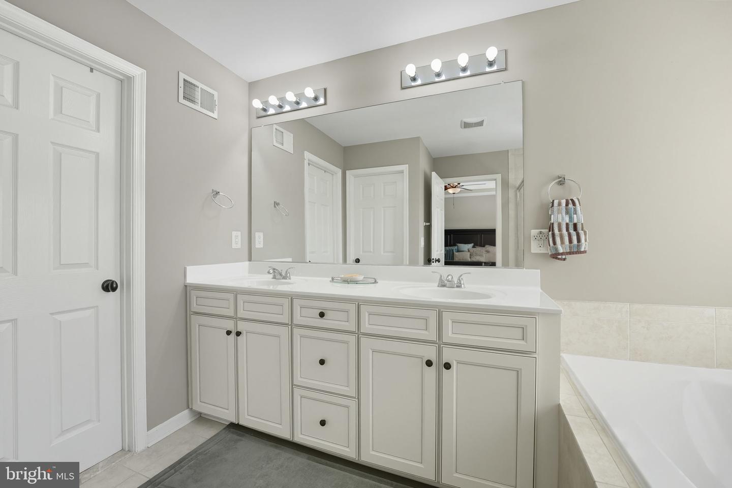 4316 CHAIN BRIDGE RD, FAIRFAX, Virginia 22030, 3 Bedrooms Bedrooms, ,3 BathroomsBathrooms,Residential,For sale,4316 CHAIN BRIDGE RD,VAFC2007092 MLS # VAFC2007092
