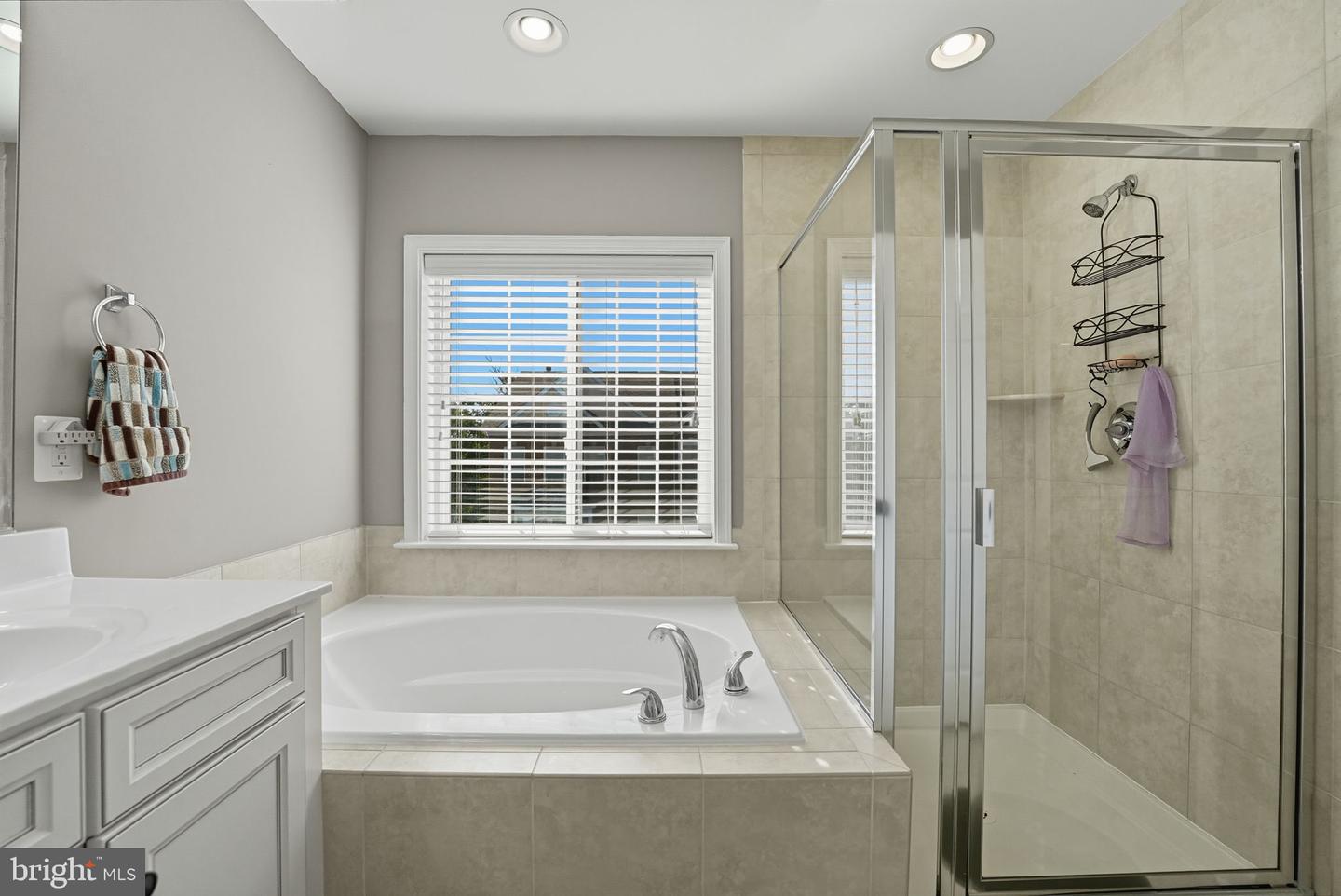 4316 CHAIN BRIDGE RD, FAIRFAX, Virginia 22030, 3 Bedrooms Bedrooms, ,3 BathroomsBathrooms,Residential,For sale,4316 CHAIN BRIDGE RD,VAFC2007092 MLS # VAFC2007092