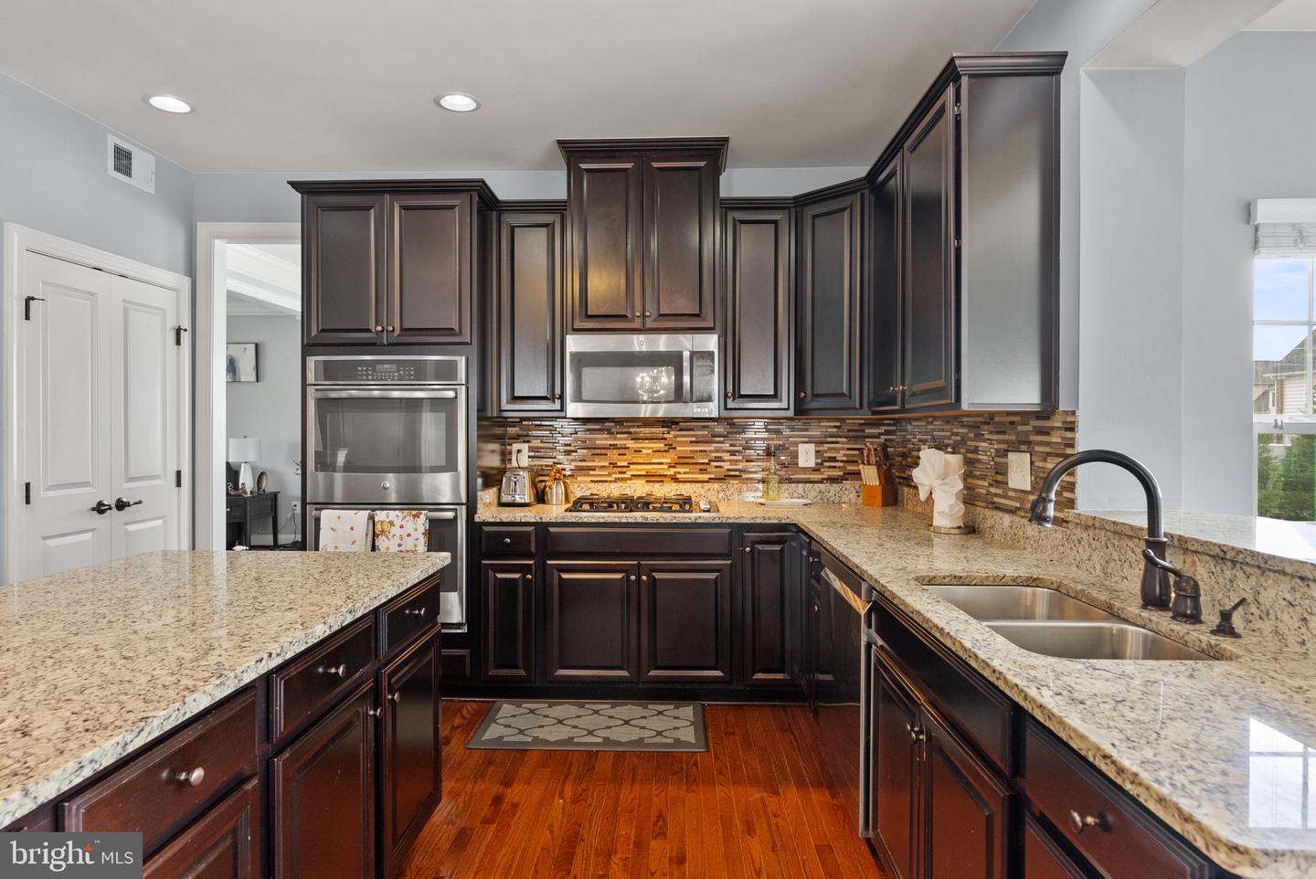 42549 FAWN MEADOW PL, CHANTILLY, Virginia 20152, 4 Bedrooms Bedrooms, ,4 BathroomsBathrooms,Residential,For sale,42549 FAWN MEADOW PL,VALO2107678 MLS # VALO2107678