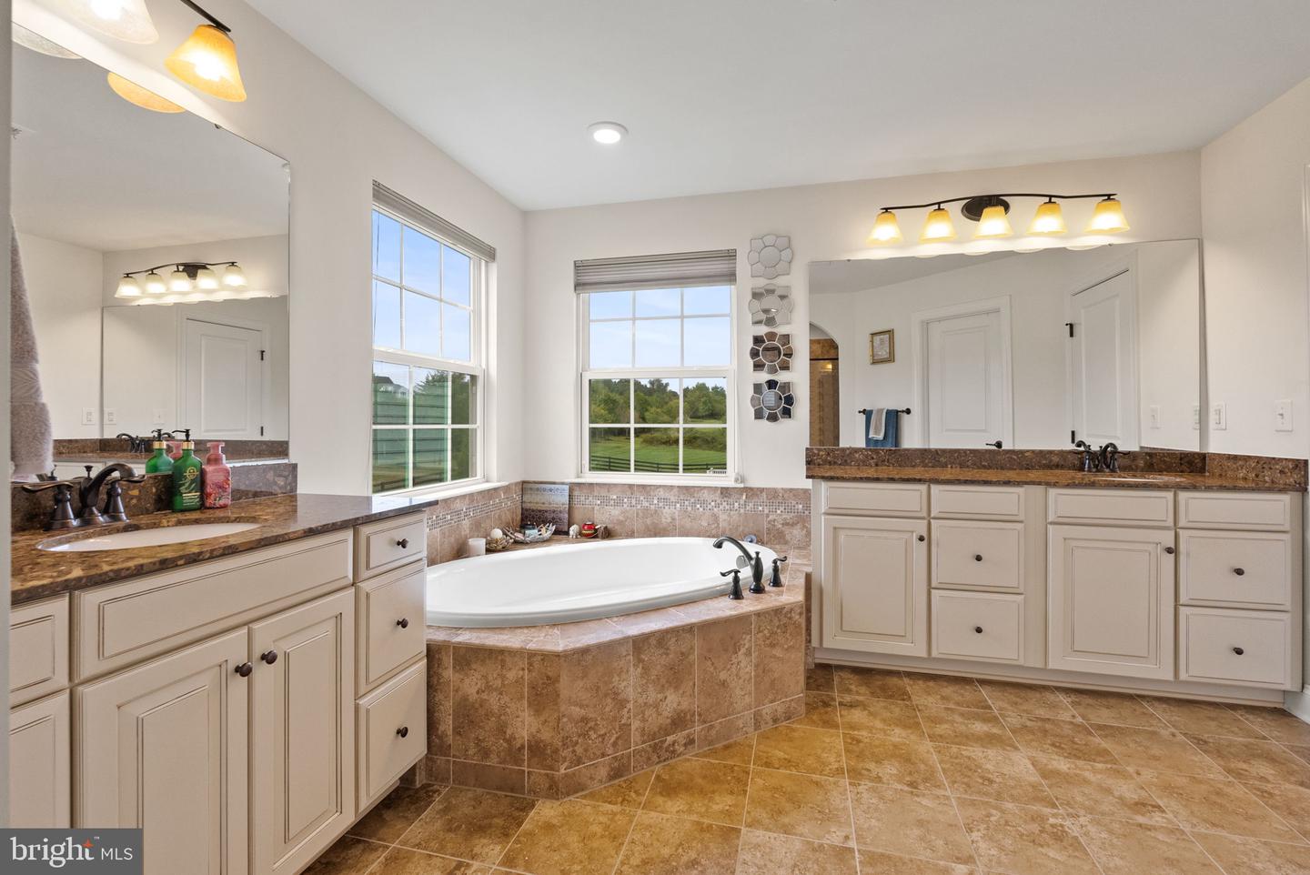 42549 FAWN MEADOW PL, CHANTILLY, Virginia 20152, 4 Bedrooms Bedrooms, ,4 BathroomsBathrooms,Residential,For sale,42549 FAWN MEADOW PL,VALO2107678 MLS # VALO2107678