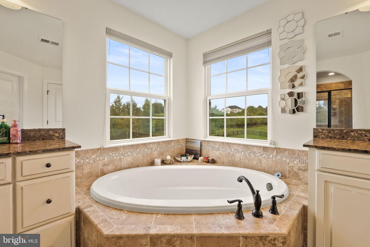 42549 FAWN MEADOW PL, CHANTILLY, Virginia 20152, 4 Bedrooms Bedrooms, ,4 BathroomsBathrooms,Residential,For sale,42549 FAWN MEADOW PL,VALO2107678 MLS # VALO2107678