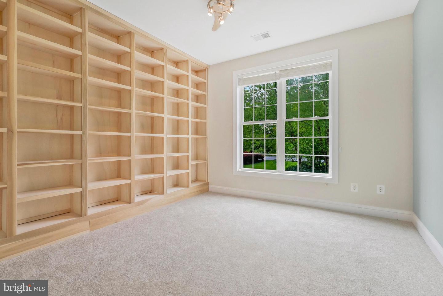 19834 SMITH CIR, ASHBURN, Virginia 20147, 4 Bedrooms Bedrooms, 9 Rooms Rooms,4 BathroomsBathrooms,Residential,For sale,19834 SMITH CIR,VALO2107692 MLS # VALO2107692