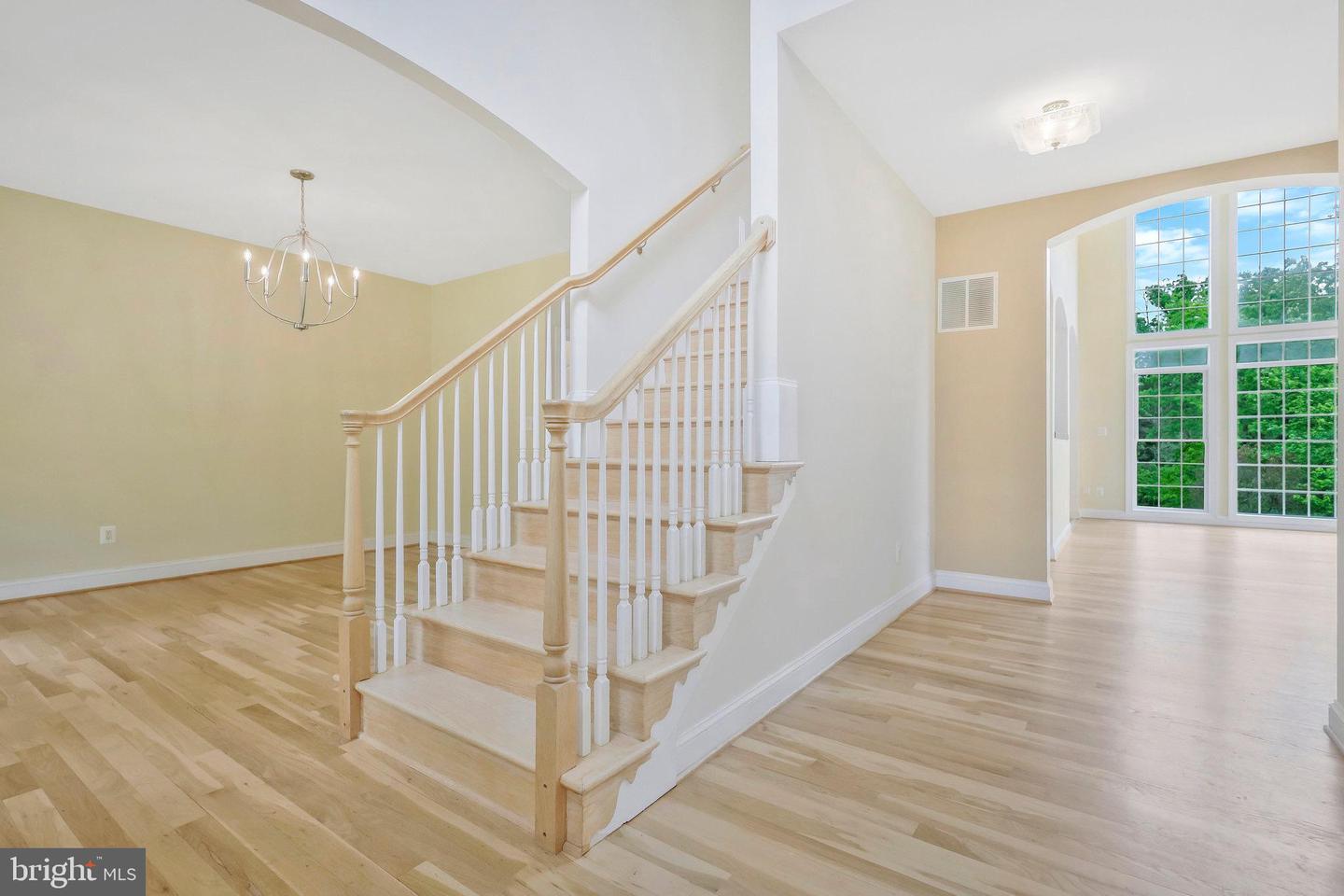 19834 SMITH CIR, ASHBURN, Virginia 20147, 4 Bedrooms Bedrooms, 9 Rooms Rooms,4 BathroomsBathrooms,Residential,For sale,19834 SMITH CIR,VALO2107692 MLS # VALO2107692