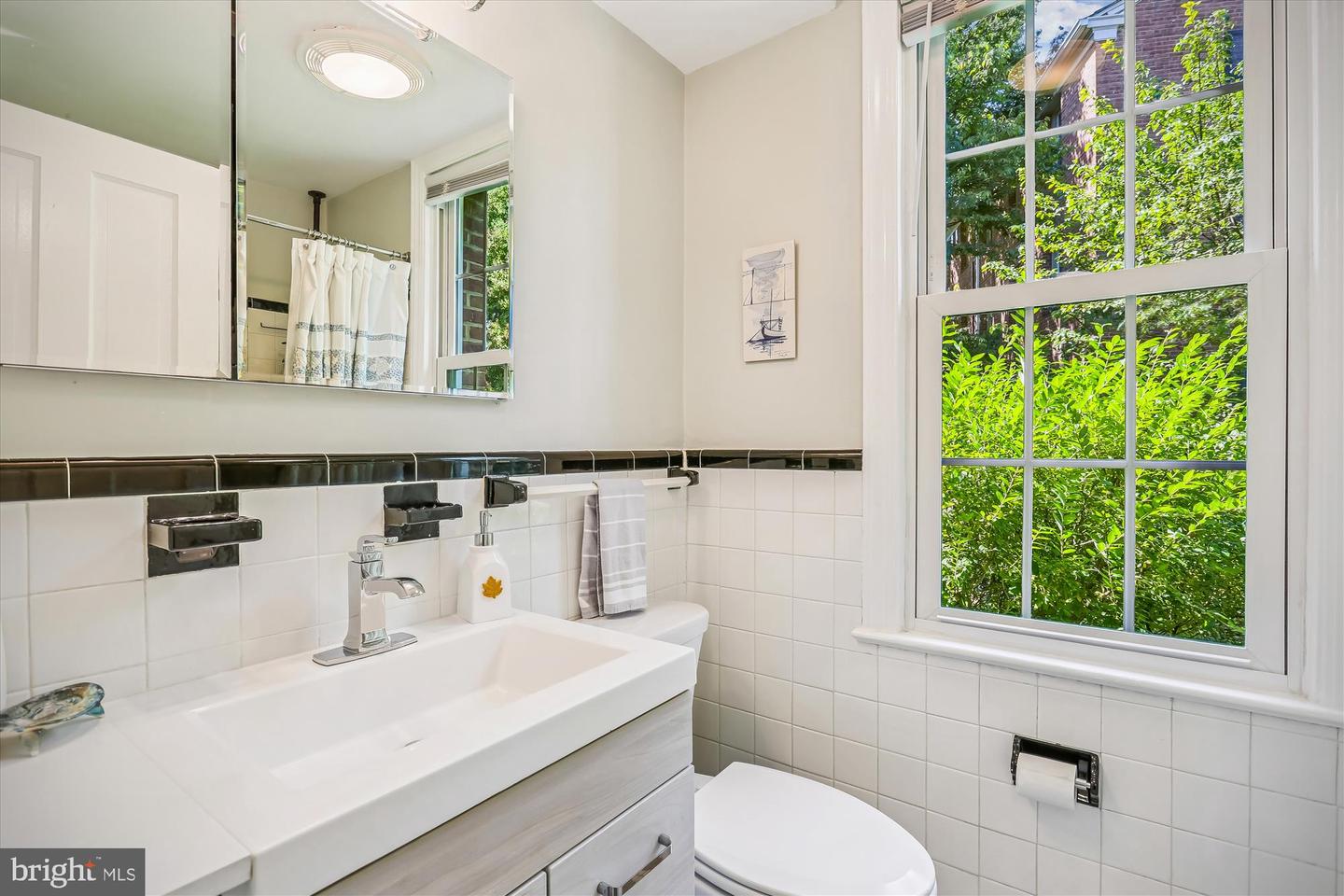 2718 ORDWAY ST NW #2, WASHINGTON, District Of Columbia 20008, 2 Bedrooms Bedrooms, ,2 BathroomsBathrooms,Residential,For sale,2718 ORDWAY ST NW #2,DCDC2224134 MLS # DCDC2224134