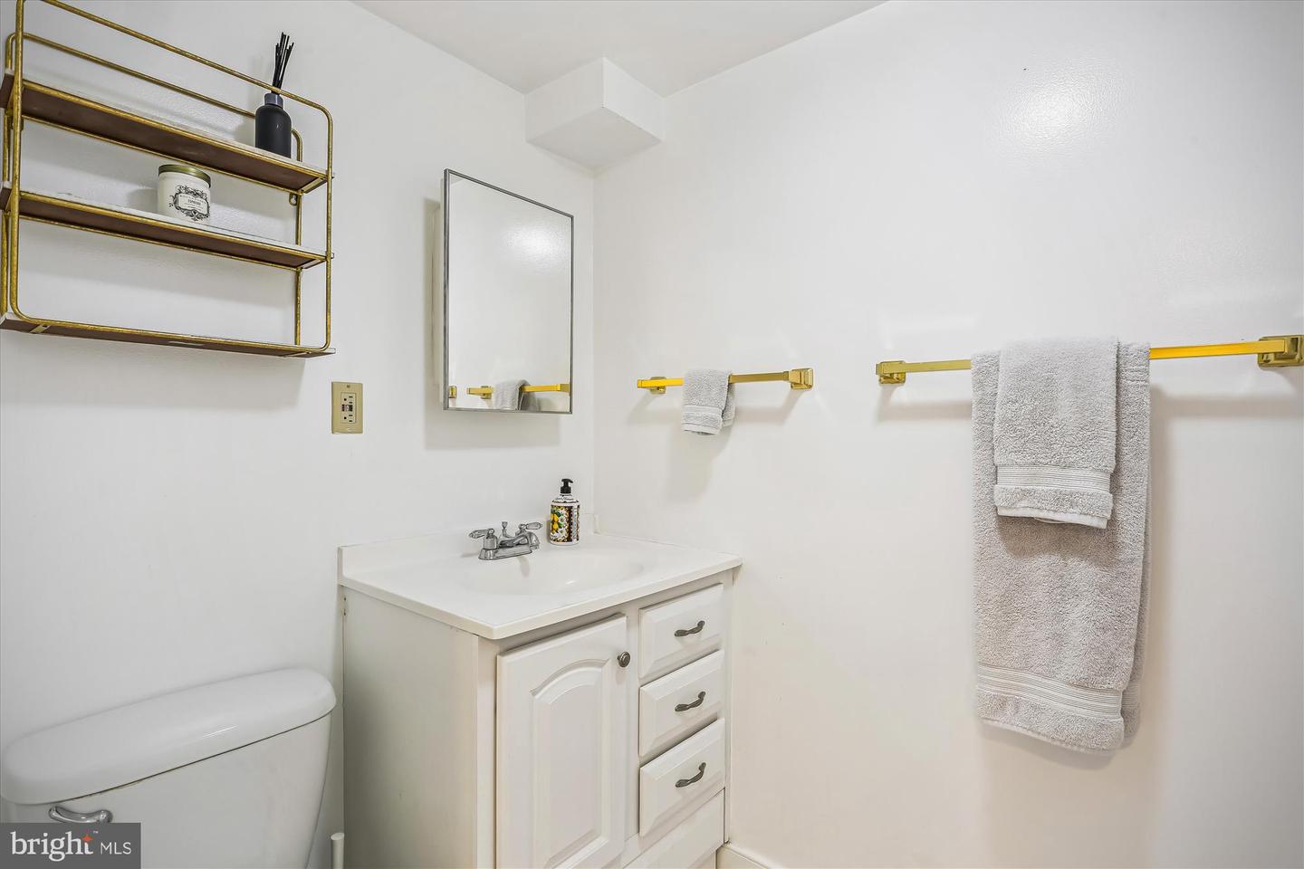 2718 ORDWAY ST NW #2, WASHINGTON, District Of Columbia 20008, 2 Bedrooms Bedrooms, ,2 BathroomsBathrooms,Residential,For sale,2718 ORDWAY ST NW #2,DCDC2224134 MLS # DCDC2224134