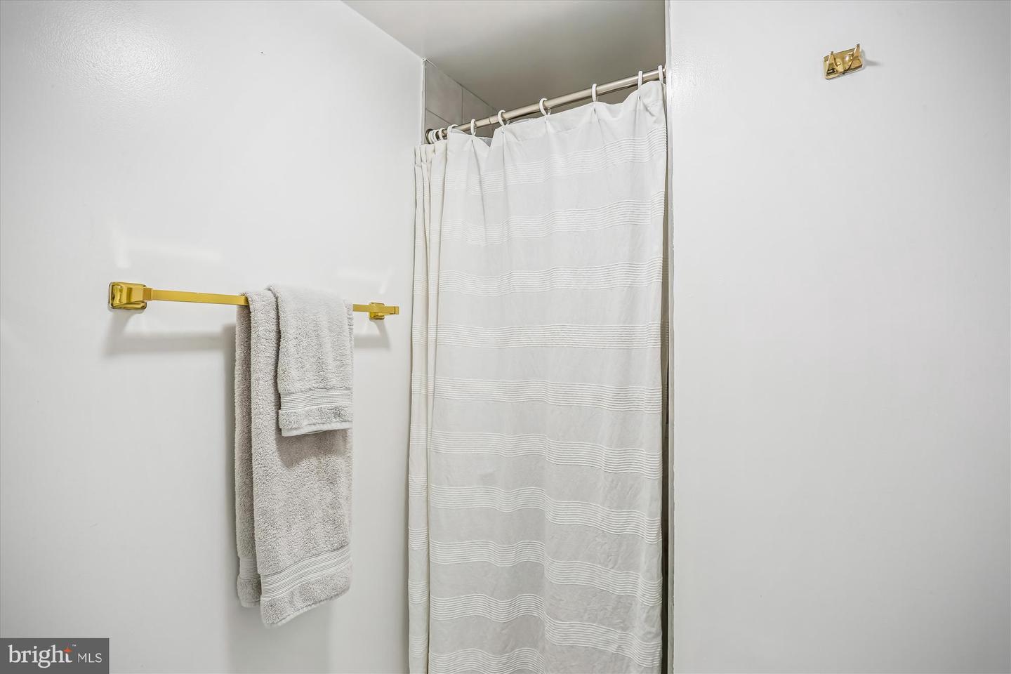 2718 ORDWAY ST NW #2, WASHINGTON, District Of Columbia 20008, 2 Bedrooms Bedrooms, ,2 BathroomsBathrooms,Residential,For sale,2718 ORDWAY ST NW #2,DCDC2224134 MLS # DCDC2224134