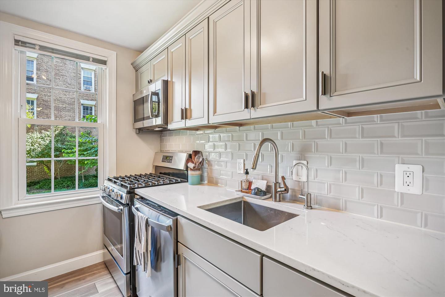 2718 ORDWAY ST NW #2, WASHINGTON, District Of Columbia 20008, 2 Bedrooms Bedrooms, ,2 BathroomsBathrooms,Residential,For sale,2718 ORDWAY ST NW #2,DCDC2224134 MLS # DCDC2224134