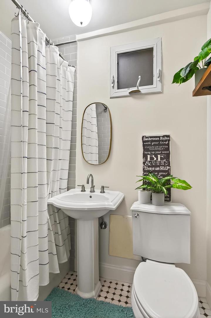 3600 CONNECTICUT AVE NW #105, WASHINGTON, District Of Columbia 20008, 3 Rooms Rooms,1 BathroomBathrooms,Residential,For sale,3600 CONNECTICUT AVE NW #105,DCDC2224252 MLS # DCDC2224252