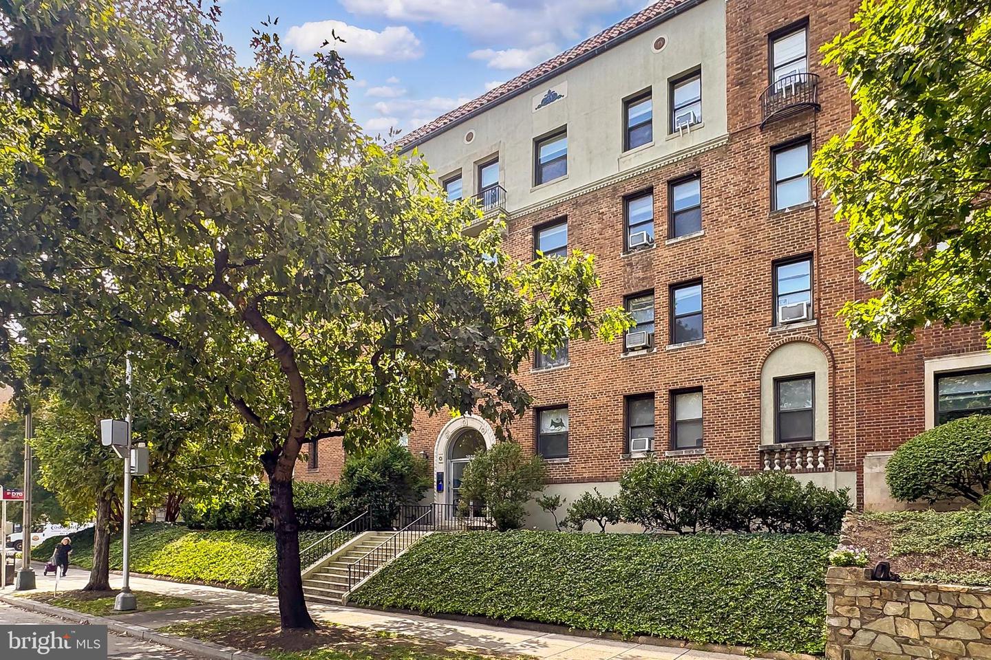 3600 CONNECTICUT AVE NW #105, WASHINGTON, District Of Columbia 20008, 3 Rooms Rooms,1 BathroomBathrooms,Residential,For sale,3600 CONNECTICUT AVE NW #105,DCDC2224252 MLS # DCDC2224252