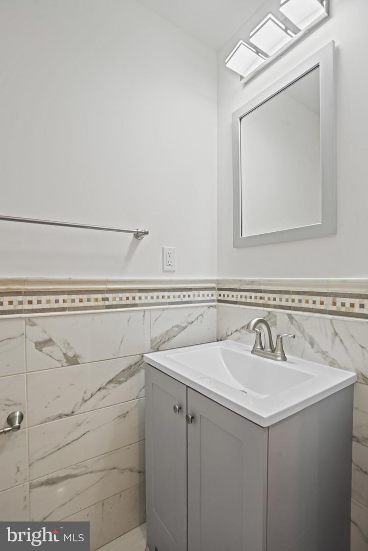5295 COZY GLEN LN, ALEXANDRIA, Virginia 22312, 3 Bedrooms Bedrooms, ,2 BathroomsBathrooms,Residential,For sale,5295 COZY GLEN LN,VAFX2269034 MLS # VAFX2269034