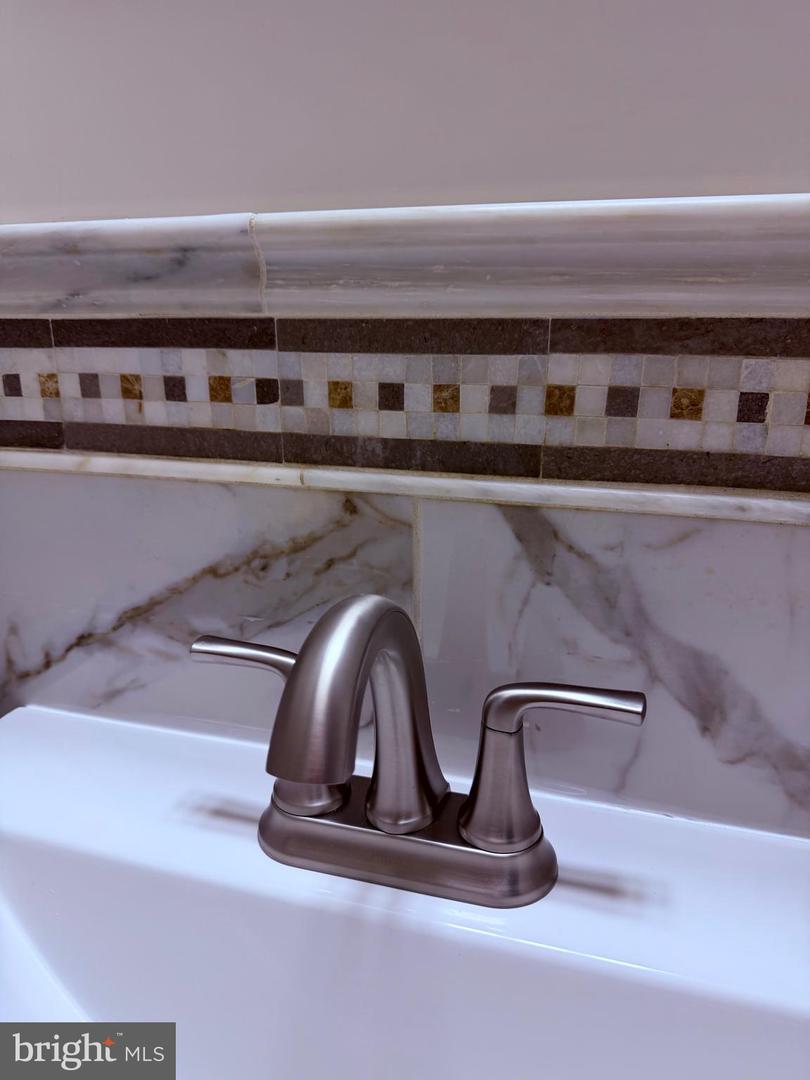 5295 COZY GLEN LN, ALEXANDRIA, Virginia 22312, 3 Bedrooms Bedrooms, ,2 BathroomsBathrooms,Residential,For sale,5295 COZY GLEN LN,VAFX2269034 MLS # VAFX2269034