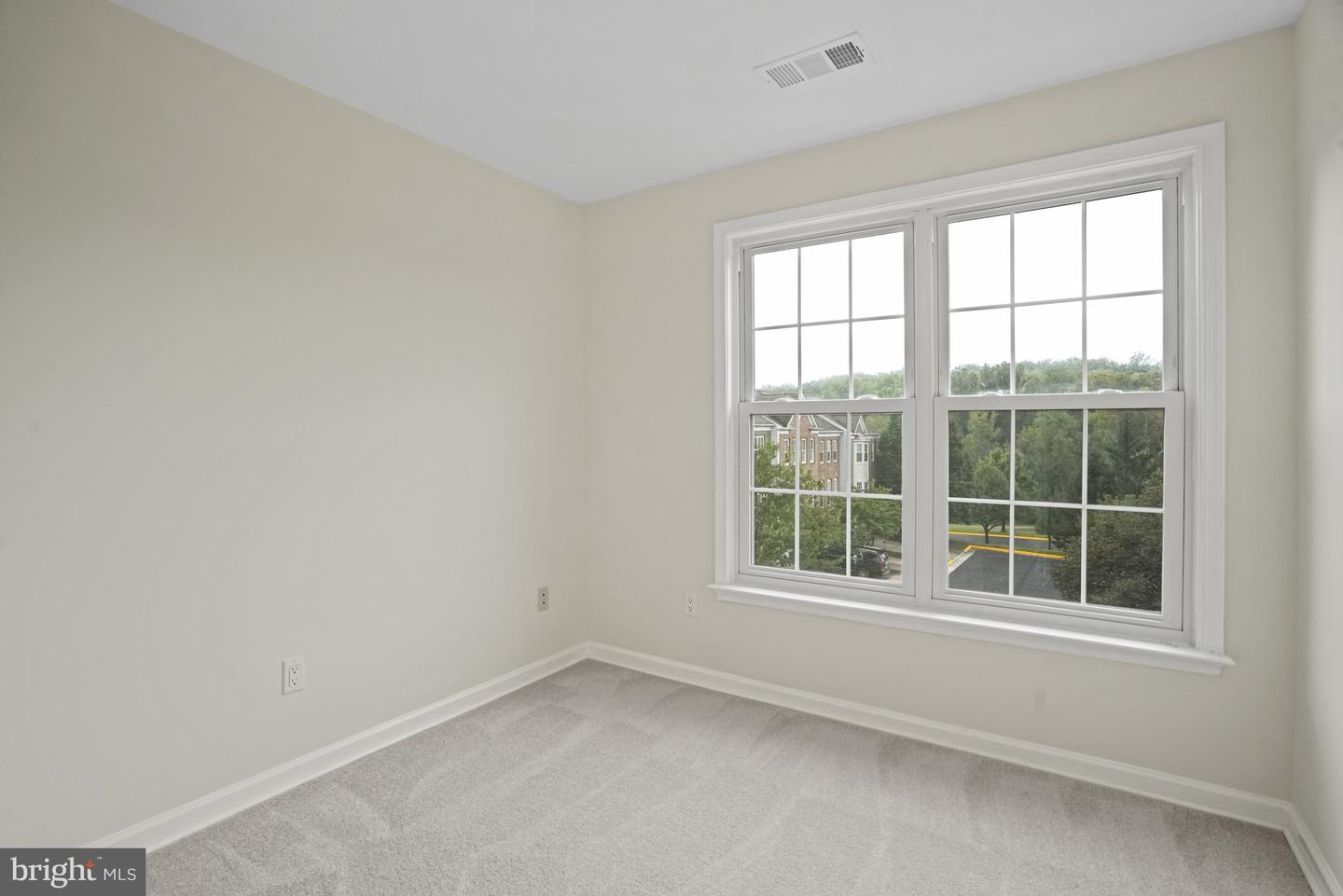 5295 COZY GLEN LN, ALEXANDRIA, Virginia 22312, 3 Bedrooms Bedrooms, ,2 BathroomsBathrooms,Residential,For sale,5295 COZY GLEN LN,VAFX2269034 MLS # VAFX2269034