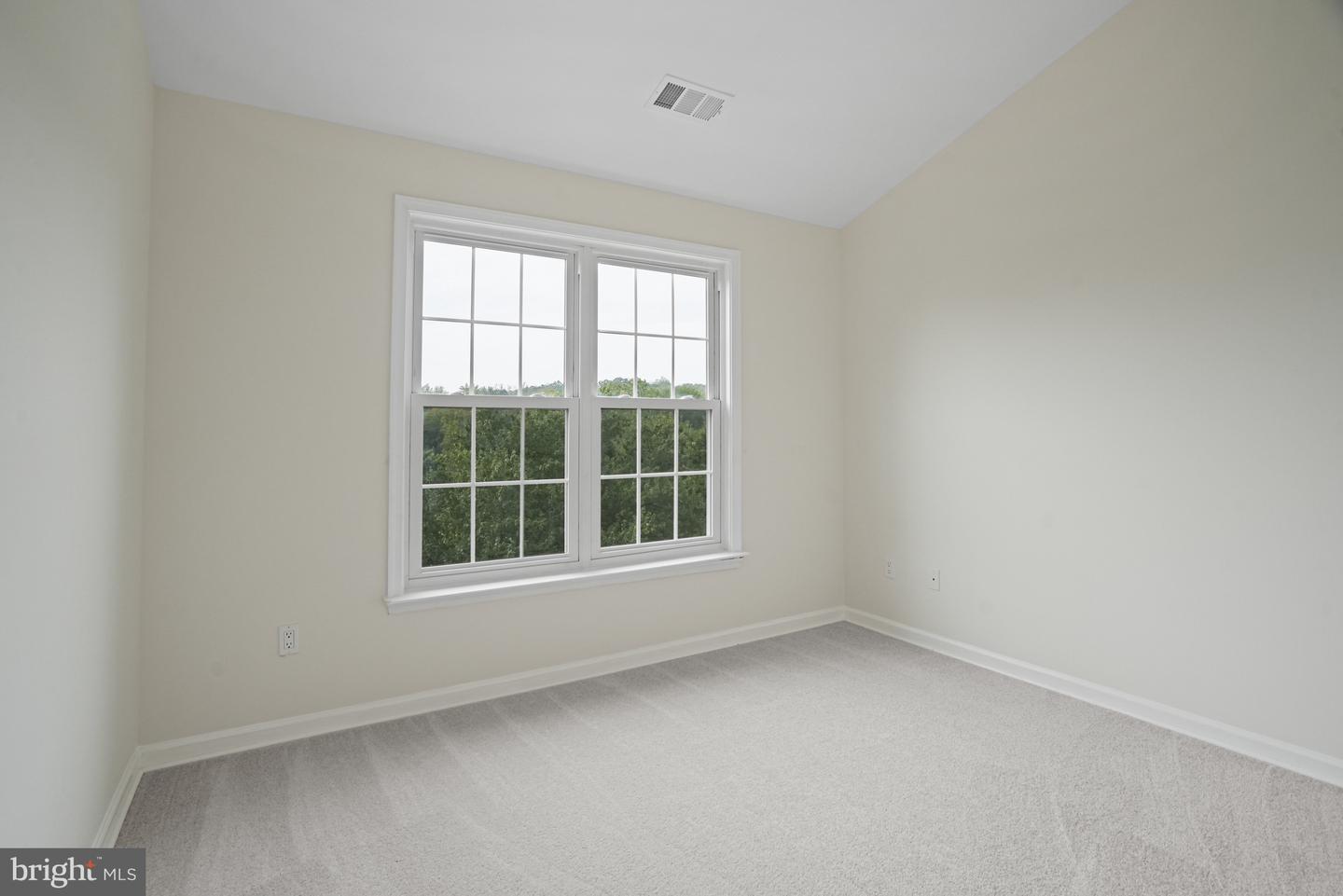 5295 COZY GLEN LN, ALEXANDRIA, Virginia 22312, 3 Bedrooms Bedrooms, ,2 BathroomsBathrooms,Residential,For sale,5295 COZY GLEN LN,VAFX2269034 MLS # VAFX2269034