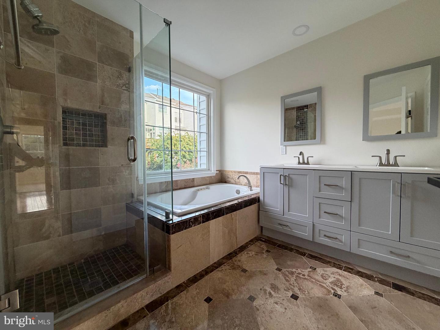 5295 COZY GLEN LN, ALEXANDRIA, Virginia 22312, 3 Bedrooms Bedrooms, ,2 BathroomsBathrooms,Residential,For sale,5295 COZY GLEN LN,VAFX2269034 MLS # VAFX2269034