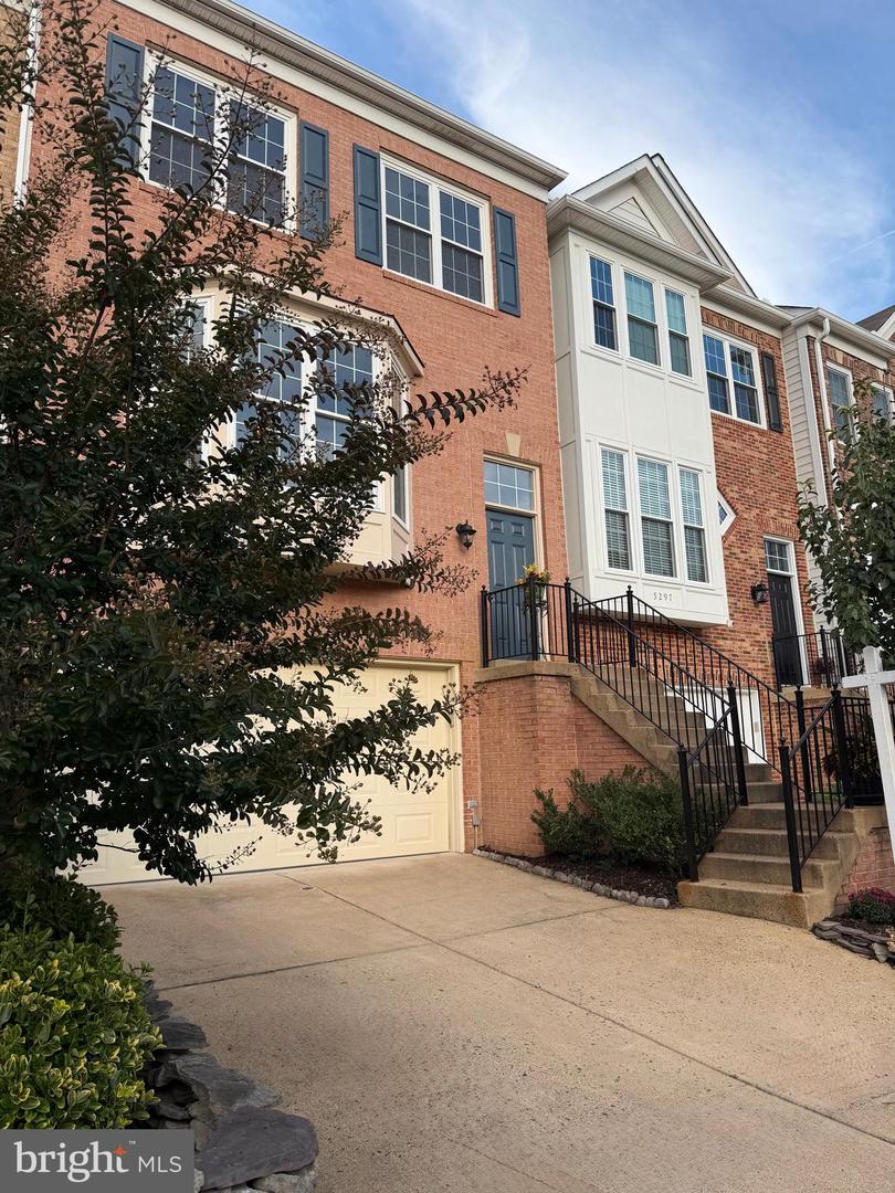 5295 COZY GLEN LN, ALEXANDRIA, Virginia 22312, 3 Bedrooms Bedrooms, ,2 BathroomsBathrooms,Residential,For sale,5295 COZY GLEN LN,VAFX2269034 MLS # VAFX2269034
