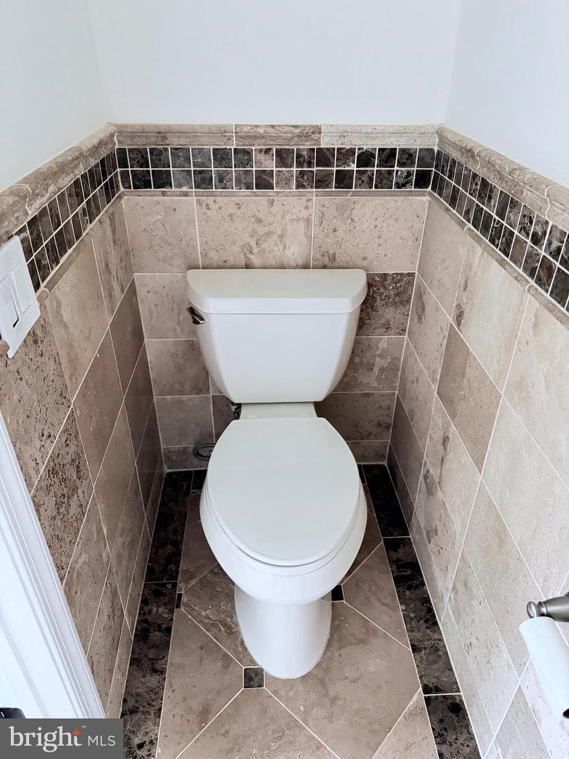5295 COZY GLEN LN, ALEXANDRIA, Virginia 22312, 3 Bedrooms Bedrooms, ,2 BathroomsBathrooms,Residential,For sale,5295 COZY GLEN LN,VAFX2269034 MLS # VAFX2269034