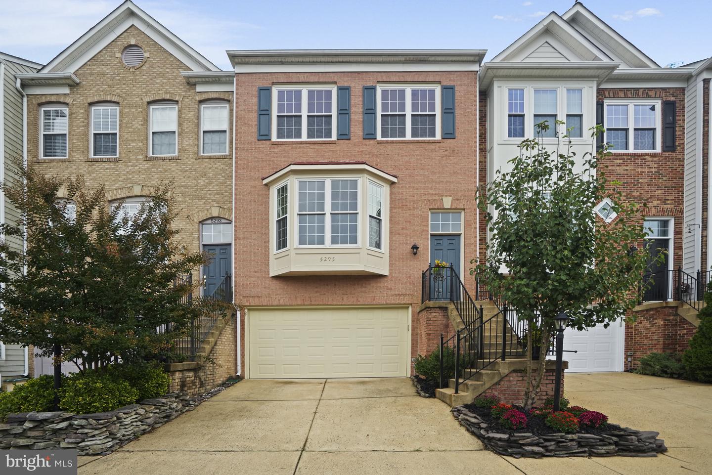 5295 COZY GLEN LN, ALEXANDRIA, Virginia 22312, 3 Bedrooms Bedrooms, ,2 BathroomsBathrooms,Residential,For sale,5295 COZY GLEN LN,VAFX2269034 MLS # VAFX2269034