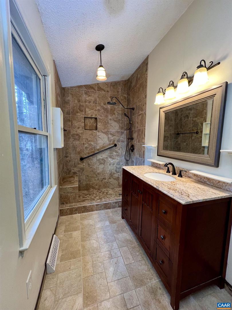 3264 MARTIN KINGS RD, CHARLOTTESVILLE, Virginia 22903, 4 Bedrooms Bedrooms, ,3 BathroomsBathrooms,Residential,For sale,3264 MARTIN KINGS RD,669388 MLS # 669388