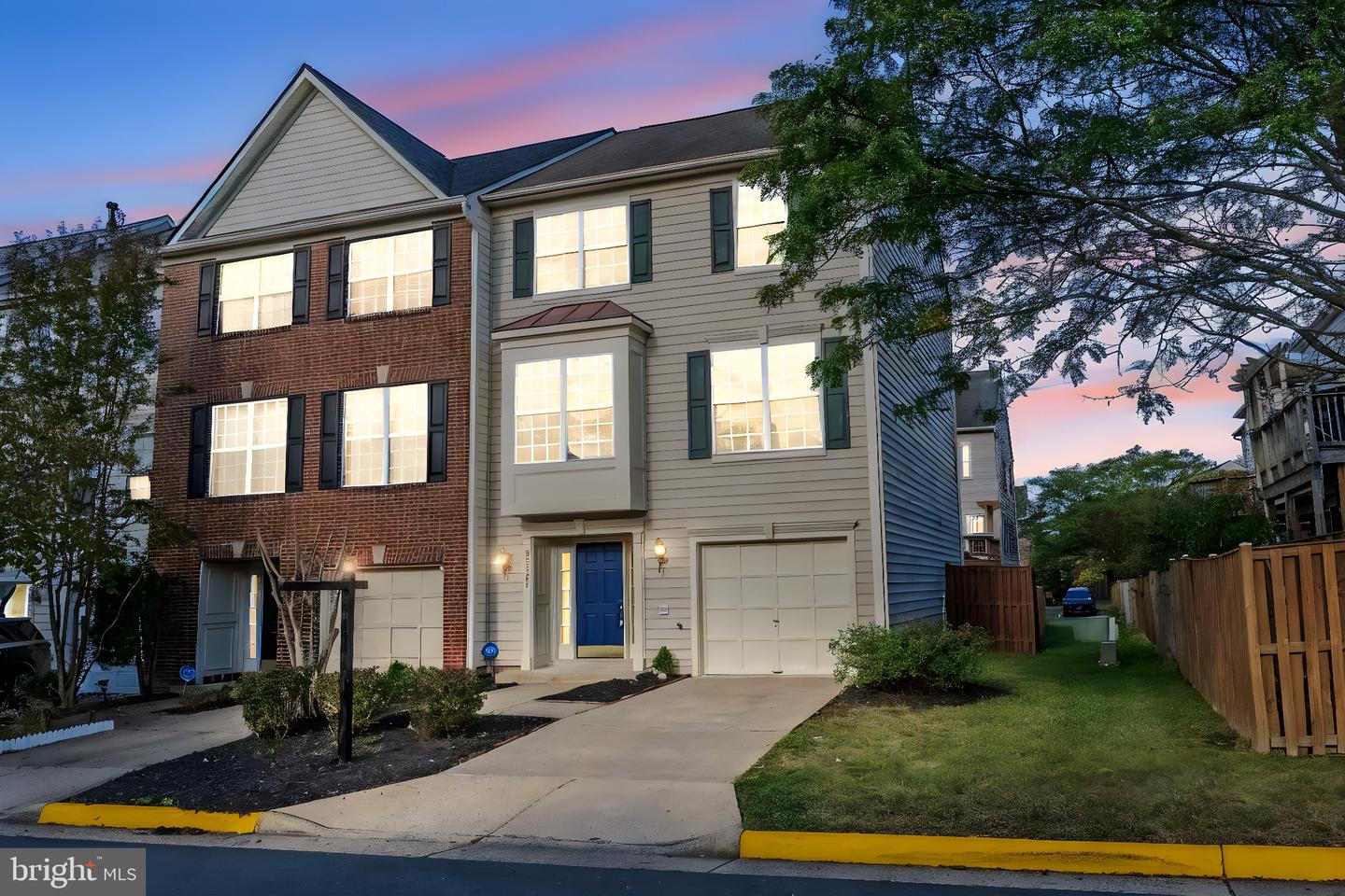 25541 GWYNNETH SQ, CHANTILLY, Virginia 20152, 3 Bedrooms Bedrooms, ,2 BathroomsBathrooms,Residential,For sale,25541 GWYNNETH SQ,VALO2107798 MLS # VALO2107798