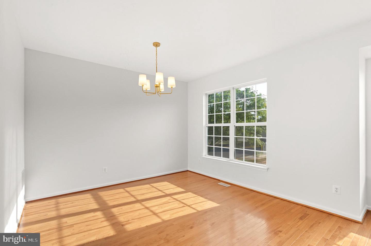 25541 GWYNNETH SQ, CHANTILLY, Virginia 20152, 3 Bedrooms Bedrooms, ,2 BathroomsBathrooms,Residential,For sale,25541 GWYNNETH SQ,VALO2107798 MLS # VALO2107798