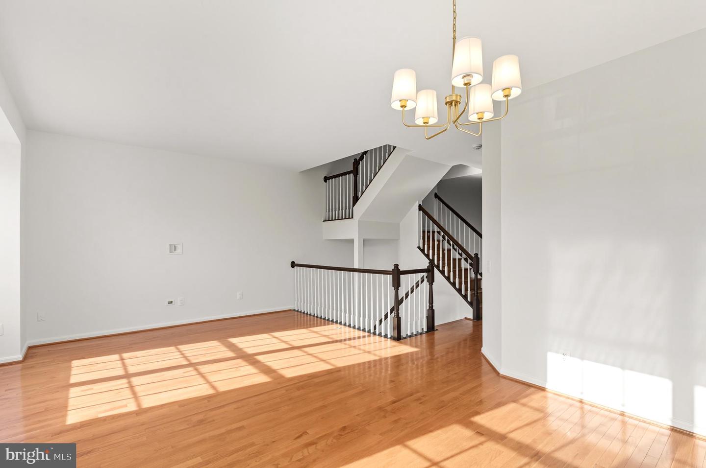25541 GWYNNETH SQ, CHANTILLY, Virginia 20152, 3 Bedrooms Bedrooms, ,2 BathroomsBathrooms,Residential,For sale,25541 GWYNNETH SQ,VALO2107798 MLS # VALO2107798