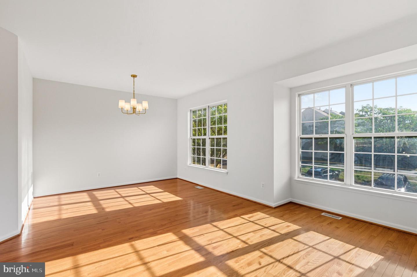 25541 GWYNNETH SQ, CHANTILLY, Virginia 20152, 3 Bedrooms Bedrooms, ,2 BathroomsBathrooms,Residential,For sale,25541 GWYNNETH SQ,VALO2107798 MLS # VALO2107798