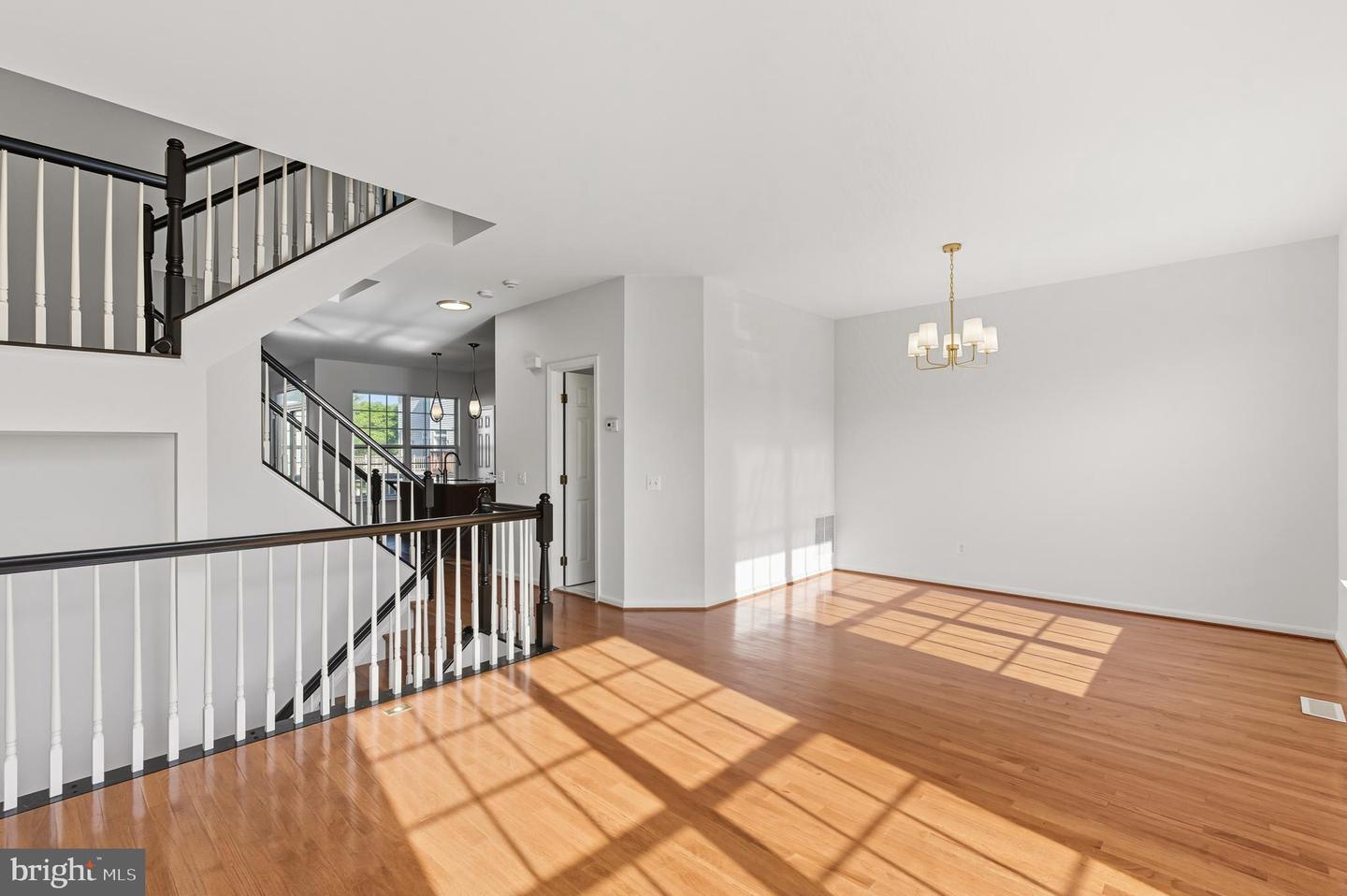 25541 GWYNNETH SQ, CHANTILLY, Virginia 20152, 3 Bedrooms Bedrooms, ,2 BathroomsBathrooms,Residential,For sale,25541 GWYNNETH SQ,VALO2107798 MLS # VALO2107798