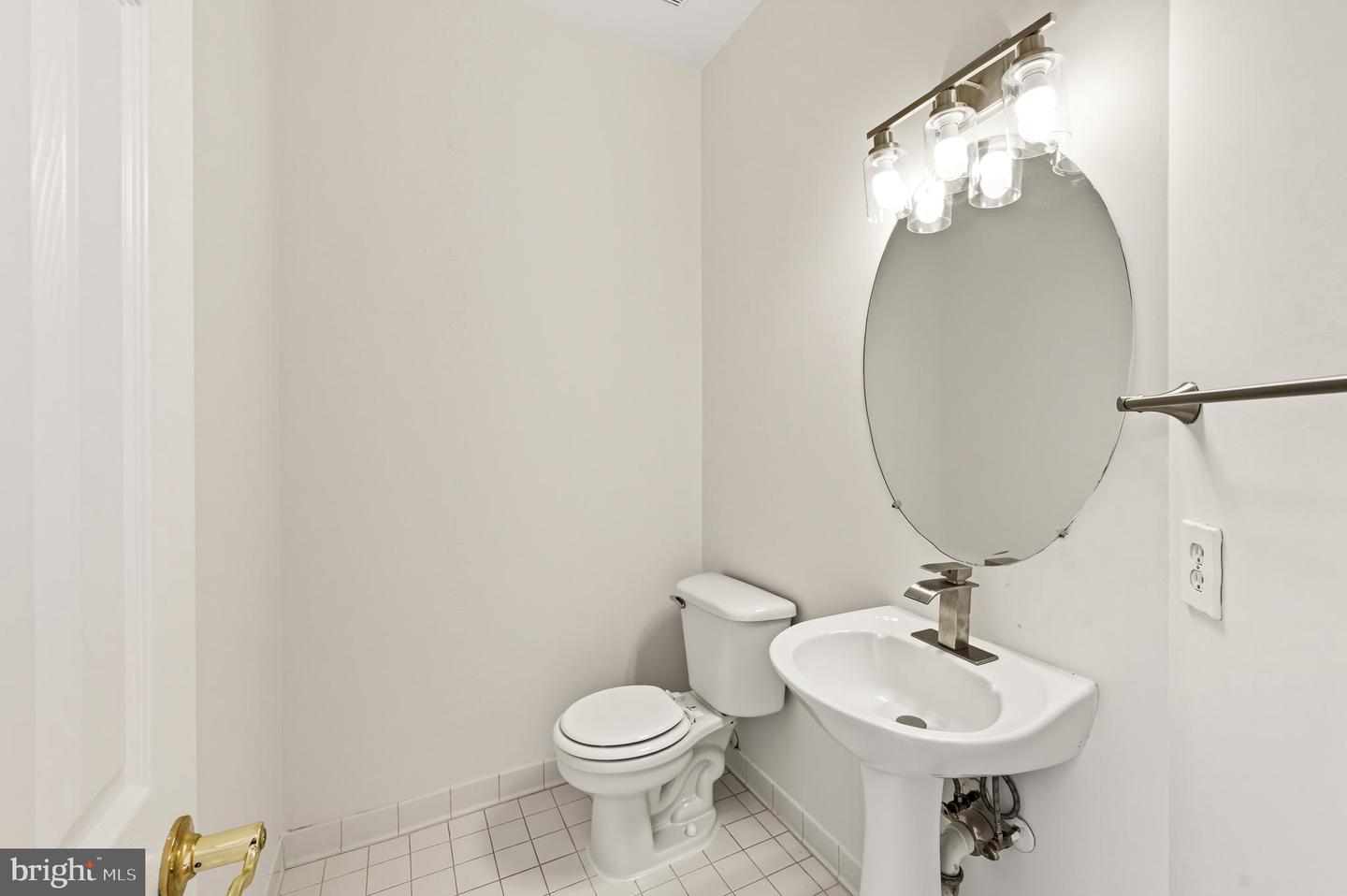25541 GWYNNETH SQ, CHANTILLY, Virginia 20152, 3 Bedrooms Bedrooms, ,2 BathroomsBathrooms,Residential,For sale,25541 GWYNNETH SQ,VALO2107798 MLS # VALO2107798