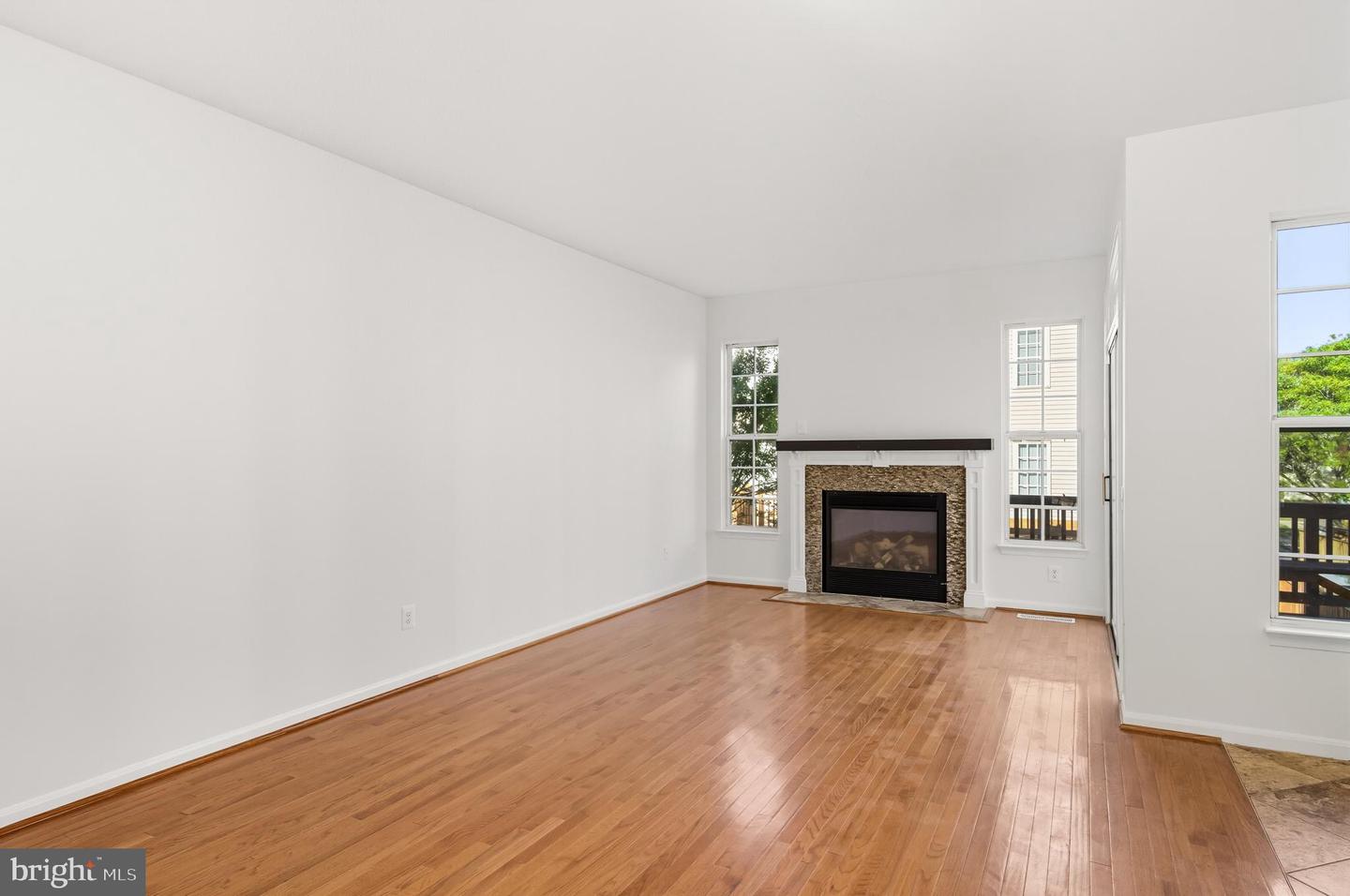 25541 GWYNNETH SQ, CHANTILLY, Virginia 20152, 3 Bedrooms Bedrooms, ,2 BathroomsBathrooms,Residential,For sale,25541 GWYNNETH SQ,VALO2107798 MLS # VALO2107798
