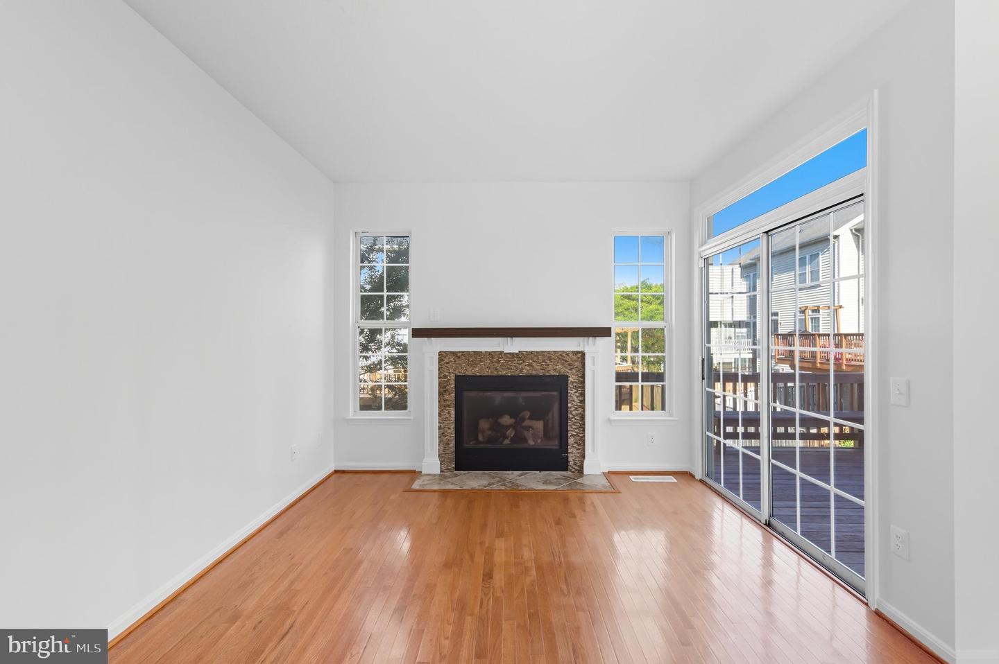 25541 GWYNNETH SQ, CHANTILLY, Virginia 20152, 3 Bedrooms Bedrooms, ,2 BathroomsBathrooms,Residential,For sale,25541 GWYNNETH SQ,VALO2107798 MLS # VALO2107798