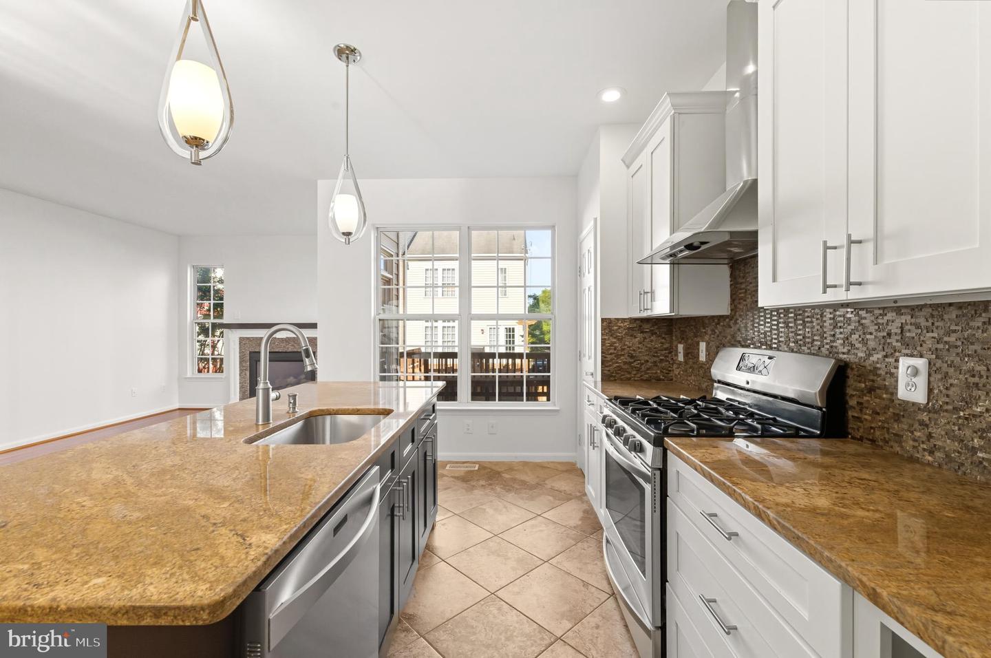 25541 GWYNNETH SQ, CHANTILLY, Virginia 20152, 3 Bedrooms Bedrooms, ,2 BathroomsBathrooms,Residential,For sale,25541 GWYNNETH SQ,VALO2107798 MLS # VALO2107798