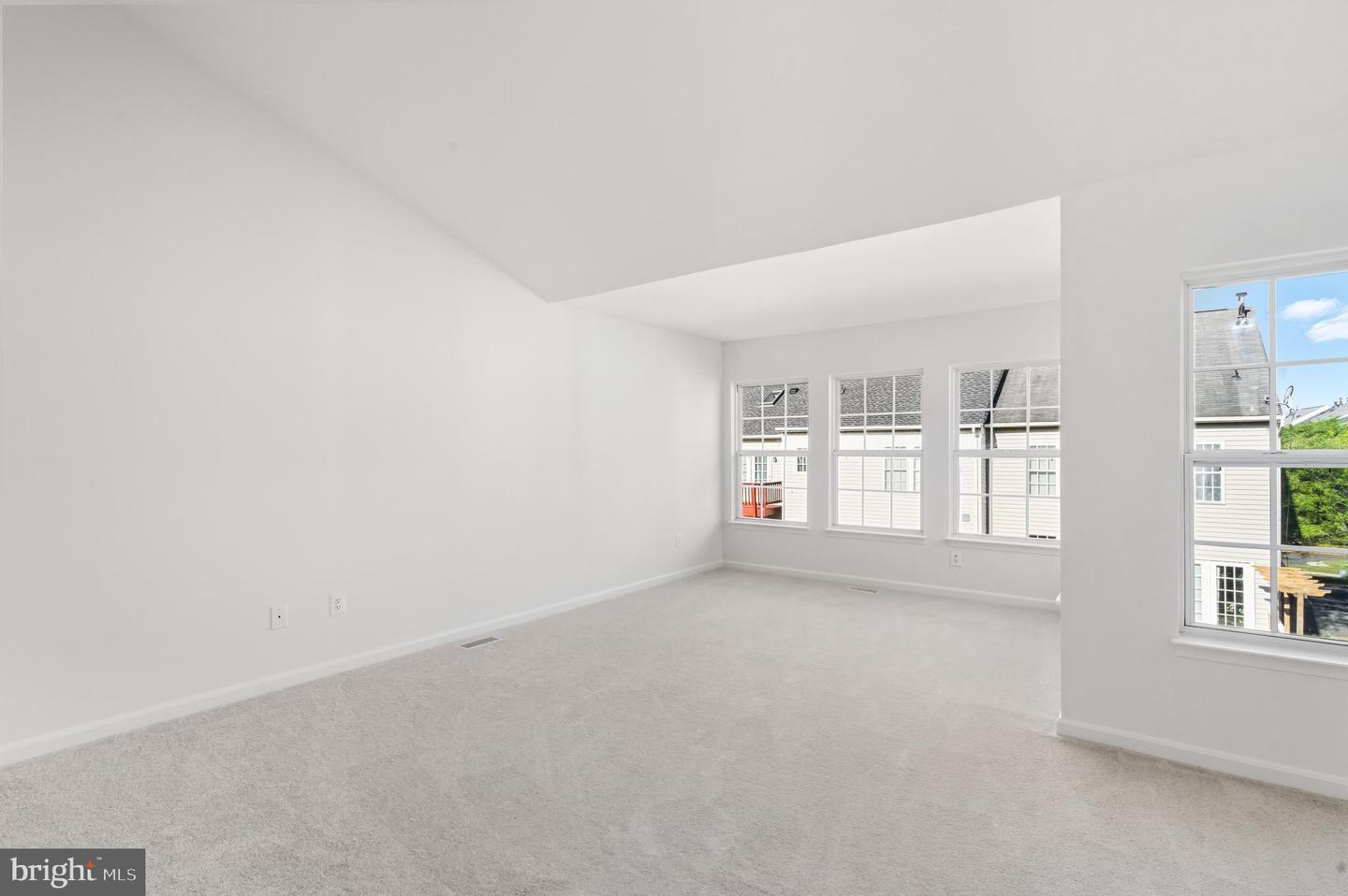 25541 GWYNNETH SQ, CHANTILLY, Virginia 20152, 3 Bedrooms Bedrooms, ,2 BathroomsBathrooms,Residential,For sale,25541 GWYNNETH SQ,VALO2107798 MLS # VALO2107798