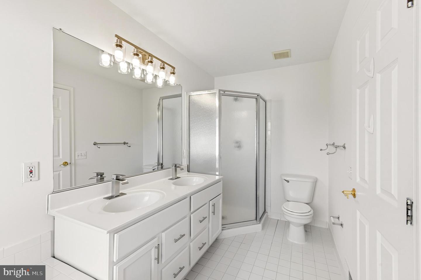 25541 GWYNNETH SQ, CHANTILLY, Virginia 20152, 3 Bedrooms Bedrooms, ,2 BathroomsBathrooms,Residential,For sale,25541 GWYNNETH SQ,VALO2107798 MLS # VALO2107798