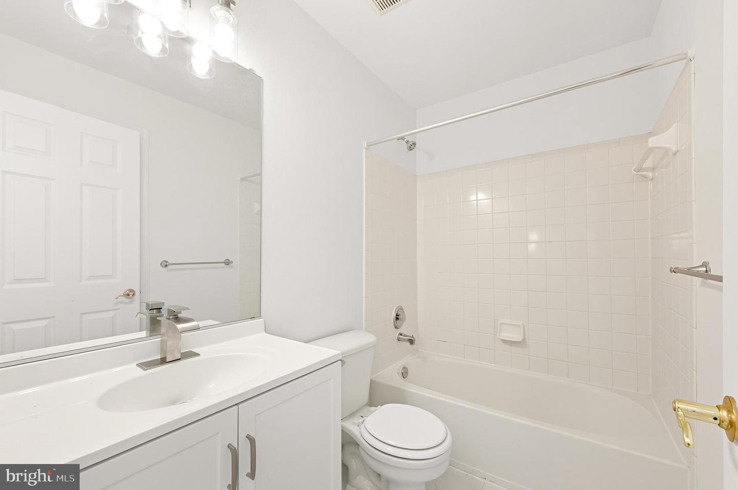 25541 GWYNNETH SQ, CHANTILLY, Virginia 20152, 3 Bedrooms Bedrooms, ,2 BathroomsBathrooms,Residential,For sale,25541 GWYNNETH SQ,VALO2107798 MLS # VALO2107798