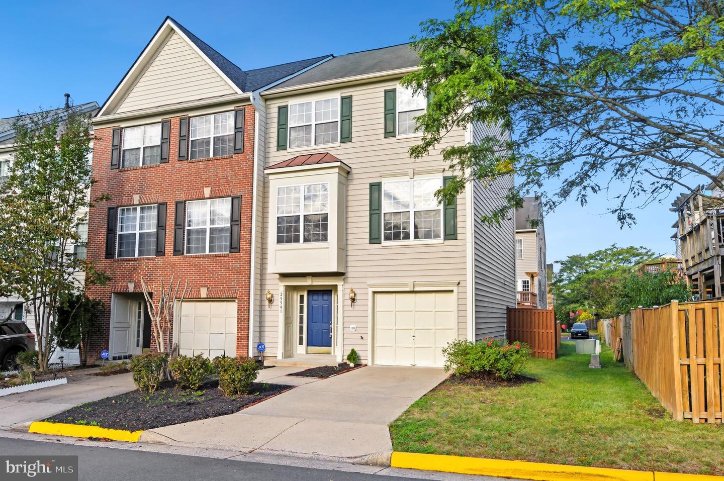 25541 GWYNNETH SQ, CHANTILLY, Virginia 20152, 3 Bedrooms Bedrooms, ,2 BathroomsBathrooms,Residential,For sale,25541 GWYNNETH SQ,VALO2107798 MLS # VALO2107798