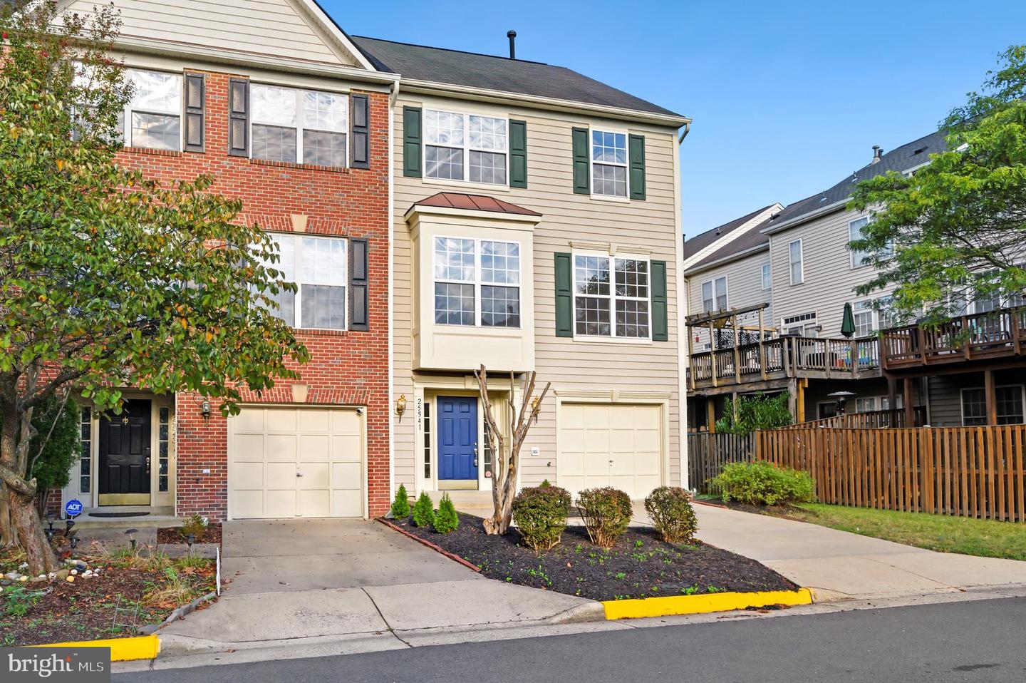25541 GWYNNETH SQ, CHANTILLY, Virginia 20152, 3 Bedrooms Bedrooms, ,2 BathroomsBathrooms,Residential,For sale,25541 GWYNNETH SQ,VALO2107798 MLS # VALO2107798