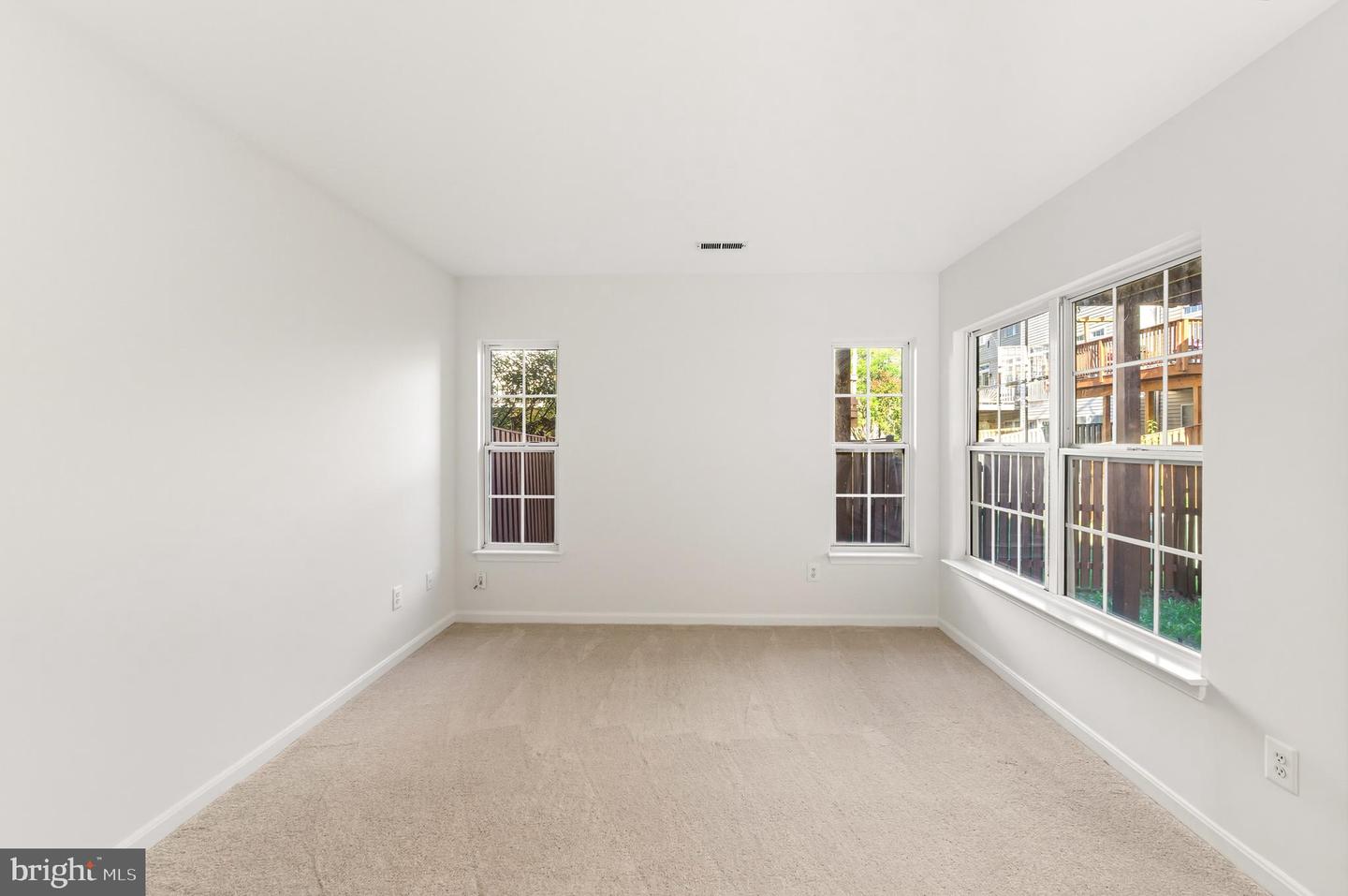 25541 GWYNNETH SQ, CHANTILLY, Virginia 20152, 3 Bedrooms Bedrooms, ,2 BathroomsBathrooms,Residential,For sale,25541 GWYNNETH SQ,VALO2107798 MLS # VALO2107798