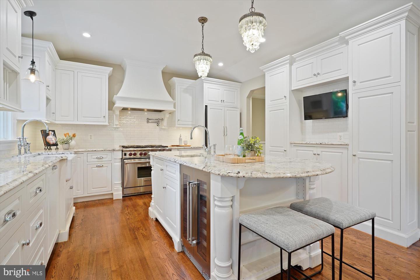 1616 SHERWOOD HALL LN, ALEXANDRIA, Virginia 22306, 5 Bedrooms Bedrooms, ,3 BathroomsBathrooms,Residential,For sale,1616 SHERWOOD HALL LN,VAFX2269748 MLS # VAFX2269748