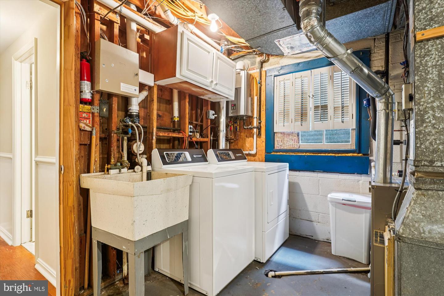 1616 SHERWOOD HALL LN, ALEXANDRIA, Virginia 22306, 5 Bedrooms Bedrooms, ,3 BathroomsBathrooms,Residential,For sale,1616 SHERWOOD HALL LN,VAFX2269748 MLS # VAFX2269748