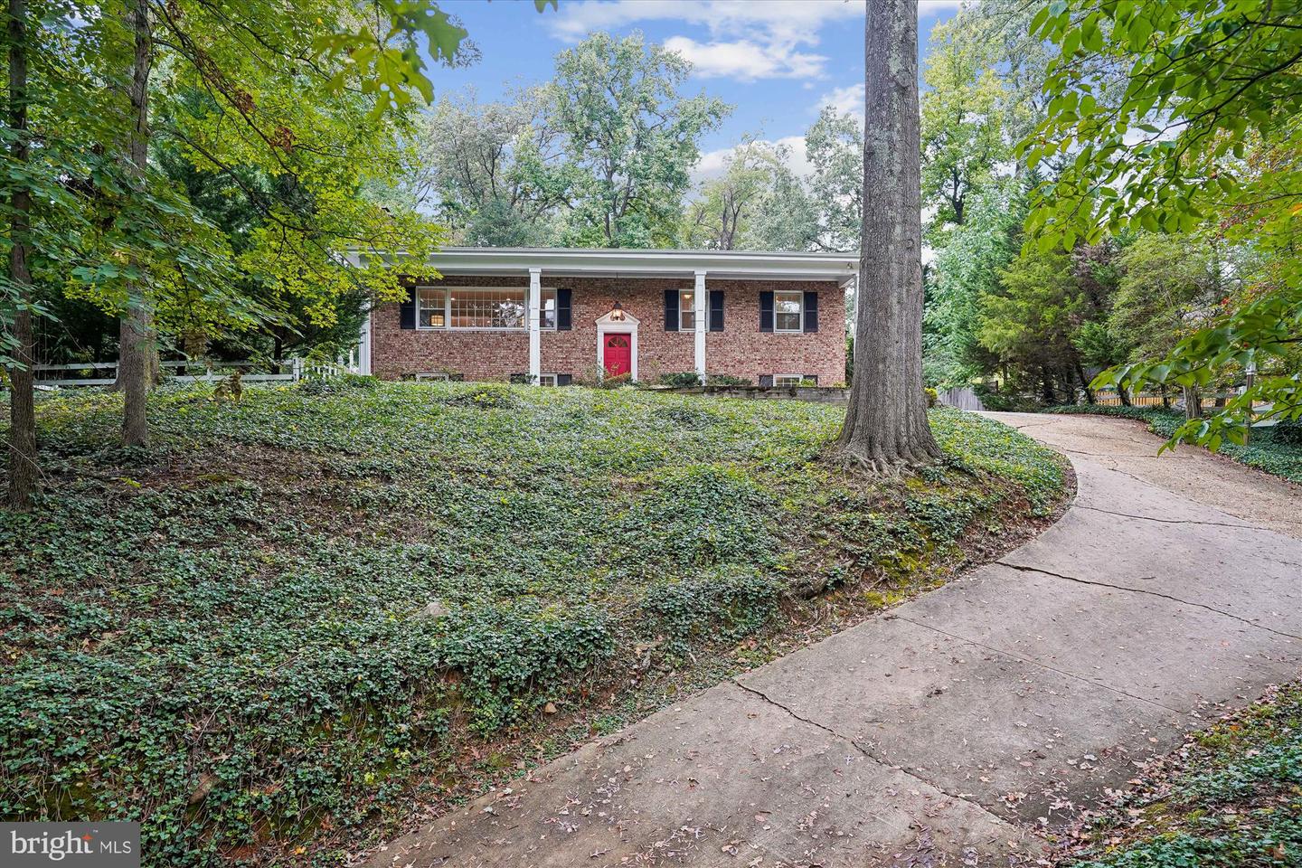 1616 SHERWOOD HALL LN, ALEXANDRIA, Virginia 22306, 5 Bedrooms Bedrooms, ,3 BathroomsBathrooms,Residential,For sale,1616 SHERWOOD HALL LN,VAFX2269748 MLS # VAFX2269748