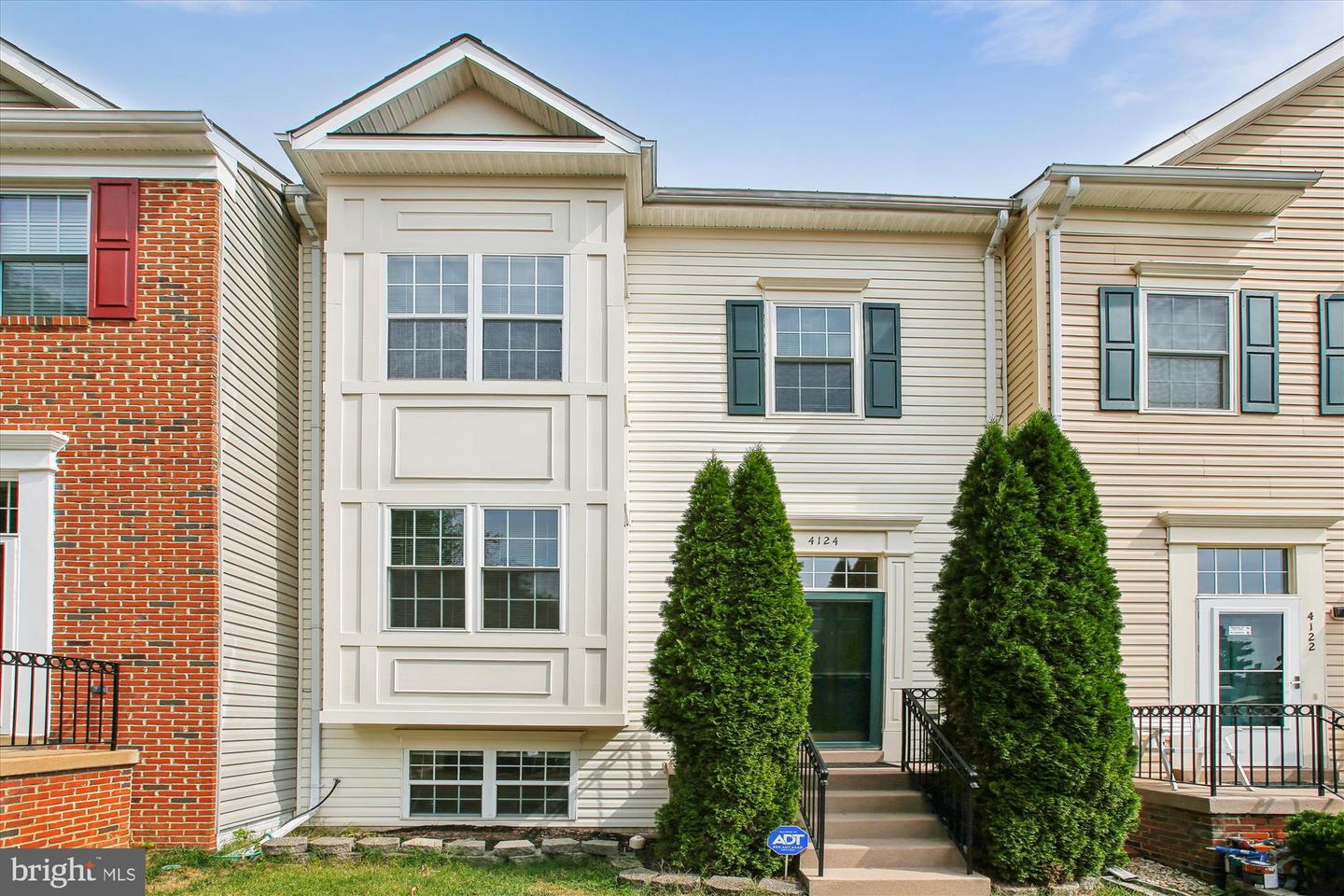 4124 LA MAURICIE LOOP, DUMFRIES, Virginia 22025, 4 Bedrooms Bedrooms, ,3 BathroomsBathrooms,Residential,For sale,4124 LA MAURICIE LOOP,VAPW2104946 MLS # VAPW2104946