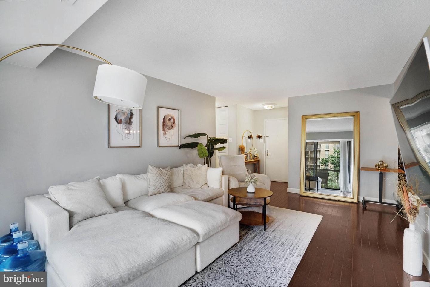 4500 S FOUR MILE RUN DR #407, ARLINGTON, Virginia 22204, 2 Bedrooms Bedrooms, ,2 BathroomsBathrooms,Residential,For sale,4500 S FOUR MILE RUN DR #407,VAAR2064292 MLS # VAAR2064292