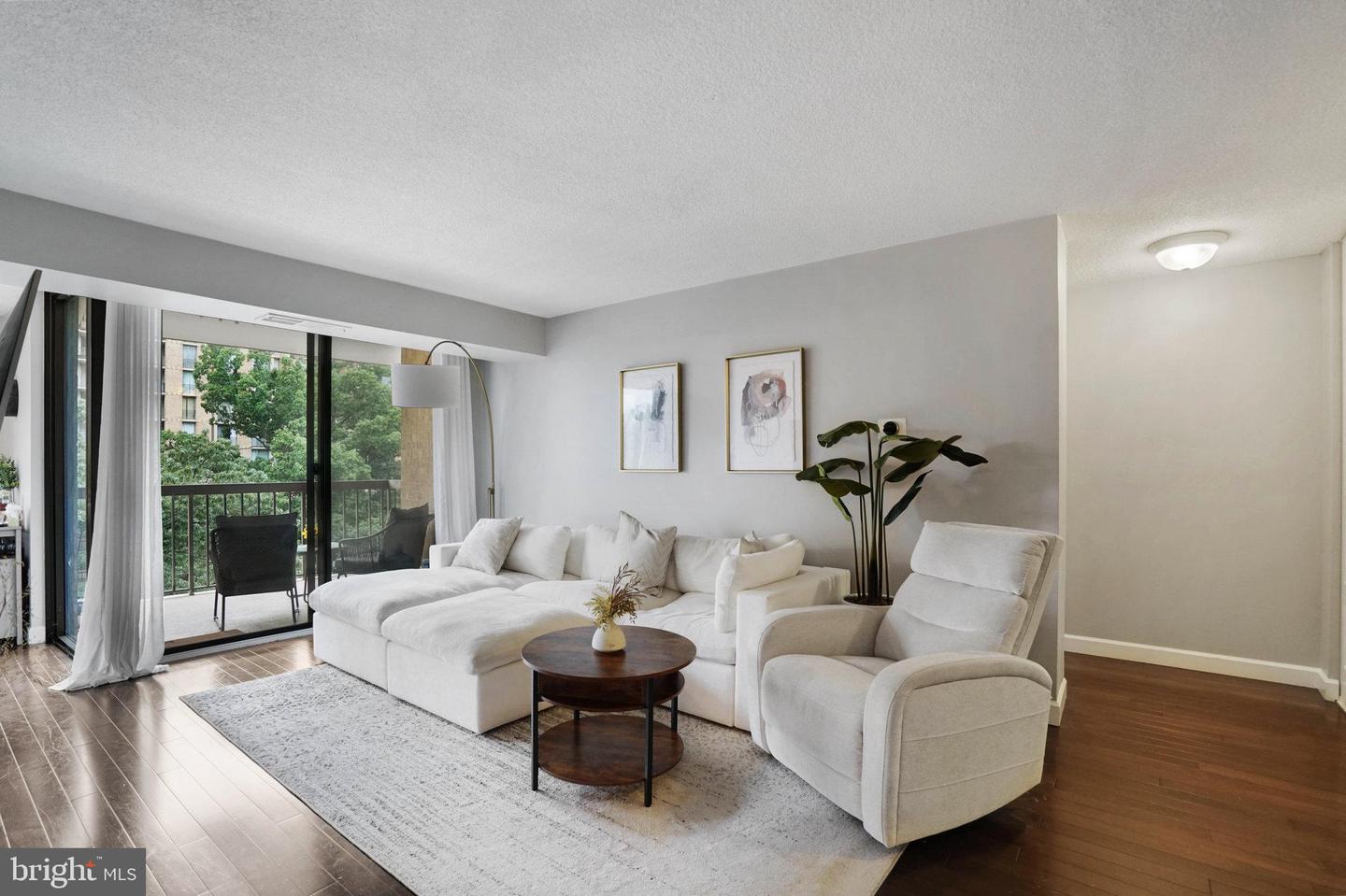 4500 S FOUR MILE RUN DR #407, ARLINGTON, Virginia 22204, 2 Bedrooms Bedrooms, ,2 BathroomsBathrooms,Residential,For sale,4500 S FOUR MILE RUN DR #407,VAAR2064292 MLS # VAAR2064292 4500 S FOUR MILE RUN DR #407, ARLINGTON, Virginia 22204, 2 Bedrooms Bedrooms, ,2 BathroomsBathrooms,Residential,For sale,4500 S FOUR MILE RUN DR #407,VAAR2064292 MLS # VAAR2064292