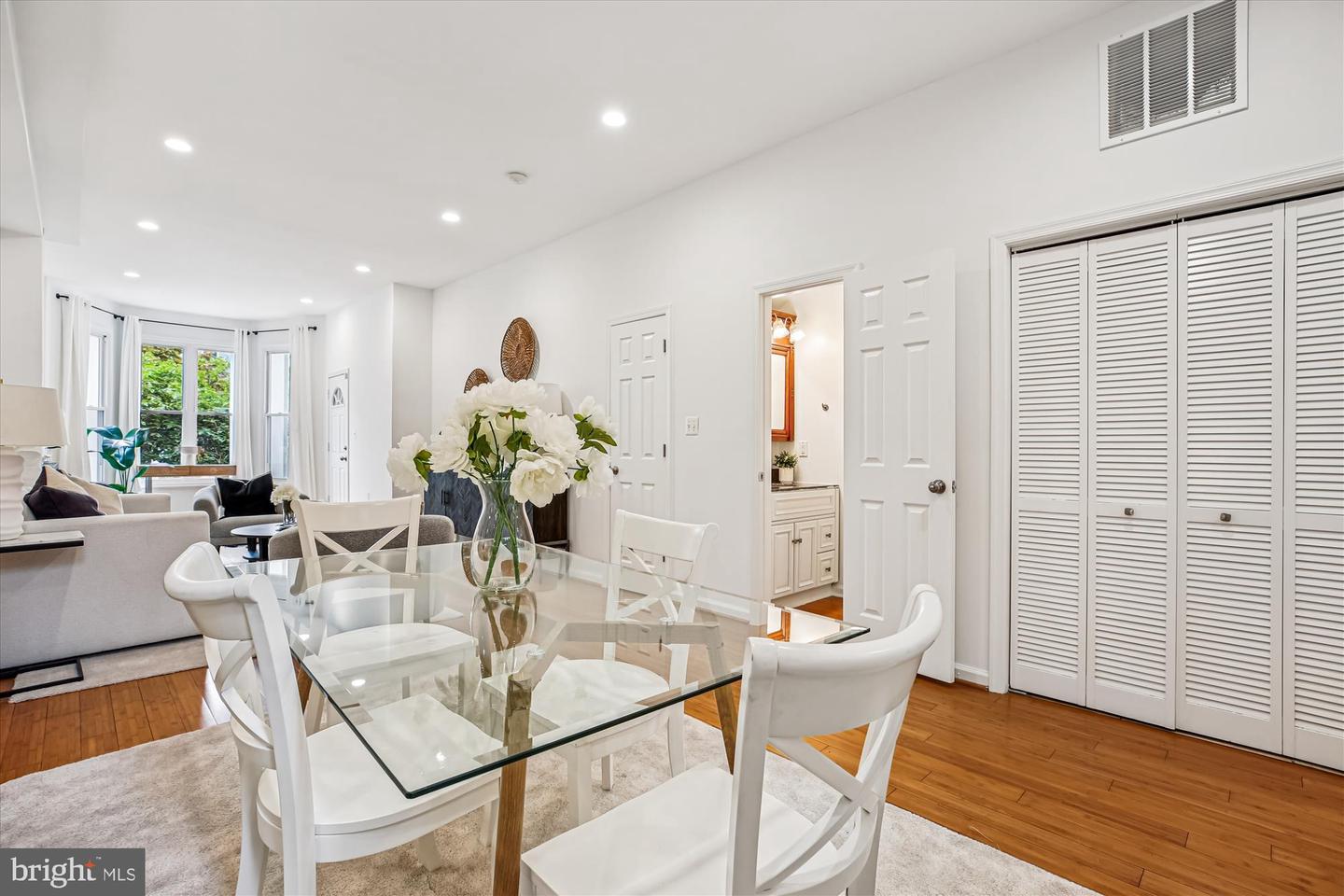 13 R ST NE #1, WASHINGTON, District Of Columbia 20002, 2 Bedrooms Bedrooms, 5 Rooms Rooms,2 BathroomsBathrooms,Residential,For sale,13 R ST NE #1,DCDC2224474 MLS # DCDC2224474