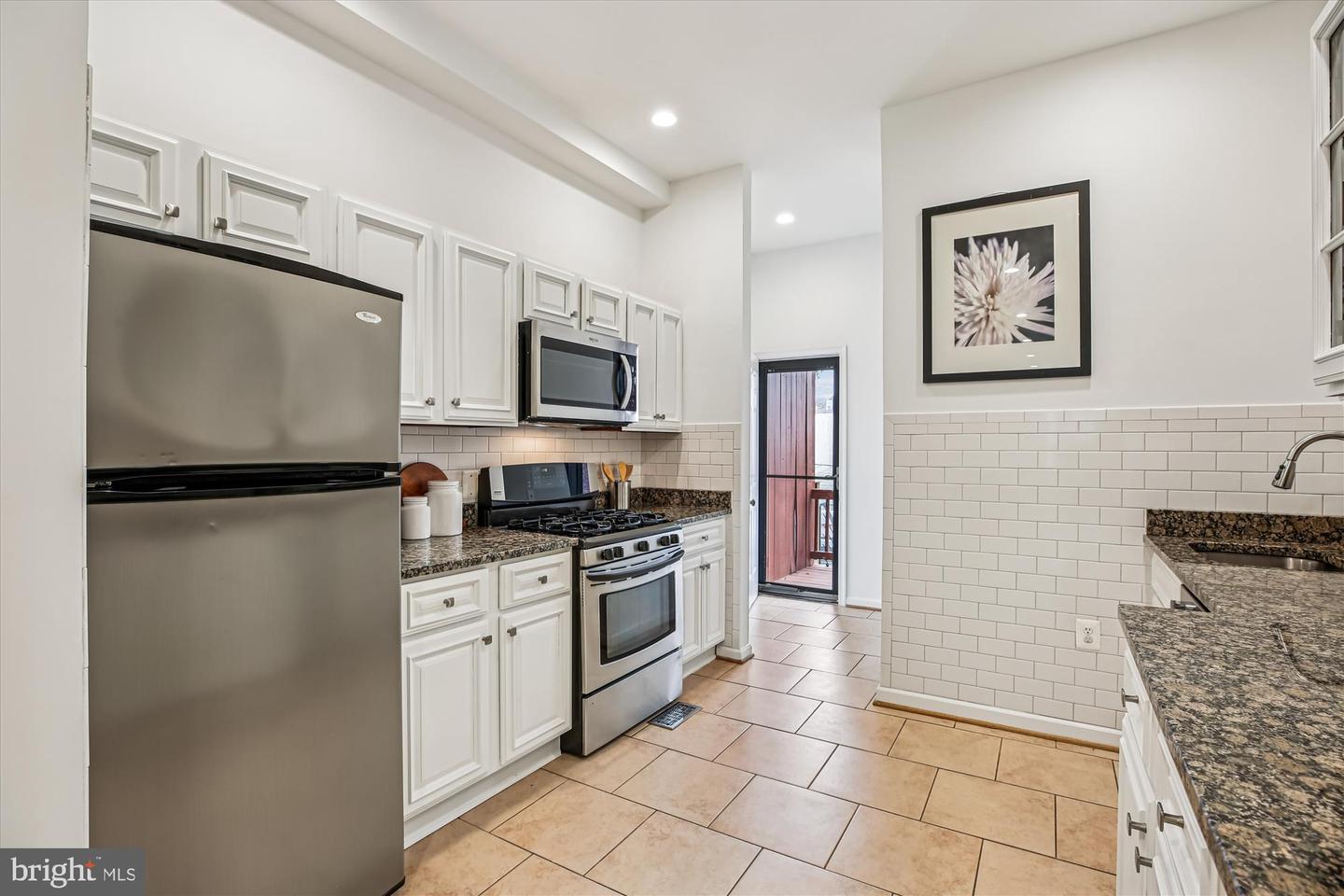 13 R ST NE #1, WASHINGTON, District Of Columbia 20002, 2 Bedrooms Bedrooms, 5 Rooms Rooms,2 BathroomsBathrooms,Residential,For sale,13 R ST NE #1,DCDC2224474 MLS # DCDC2224474