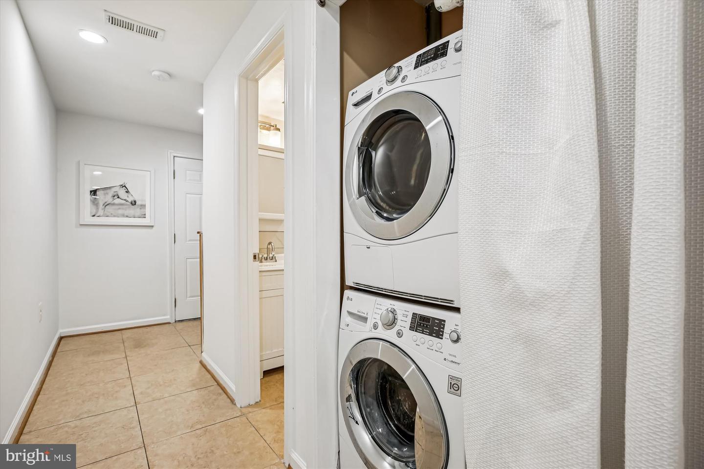 13 R ST NE #1, WASHINGTON, District Of Columbia 20002, 2 Bedrooms Bedrooms, 5 Rooms Rooms,2 BathroomsBathrooms,Residential,For sale,13 R ST NE #1,DCDC2224474 MLS # DCDC2224474