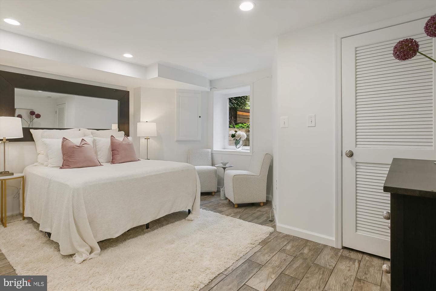 13 R ST NE #1, WASHINGTON, District Of Columbia 20002, 2 Bedrooms Bedrooms, 5 Rooms Rooms,2 BathroomsBathrooms,Residential,For sale,13 R ST NE #1,DCDC2224474 MLS # DCDC2224474